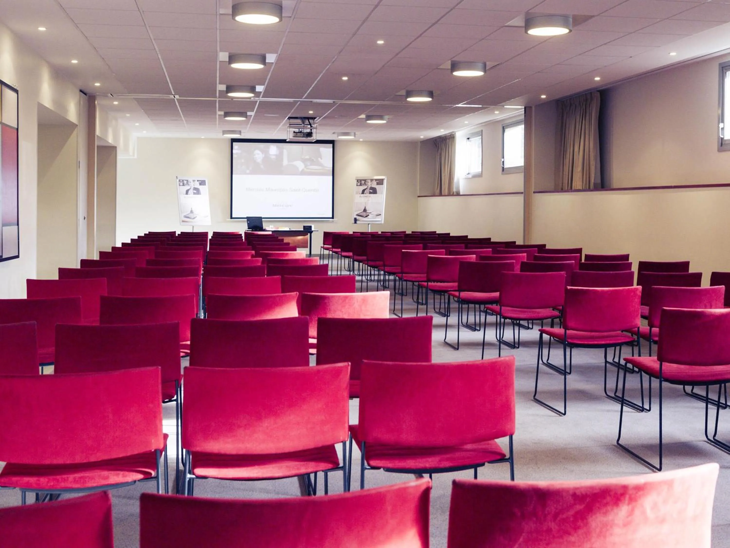 Meeting/conference room in Mercure Maurepas Saint Quentin