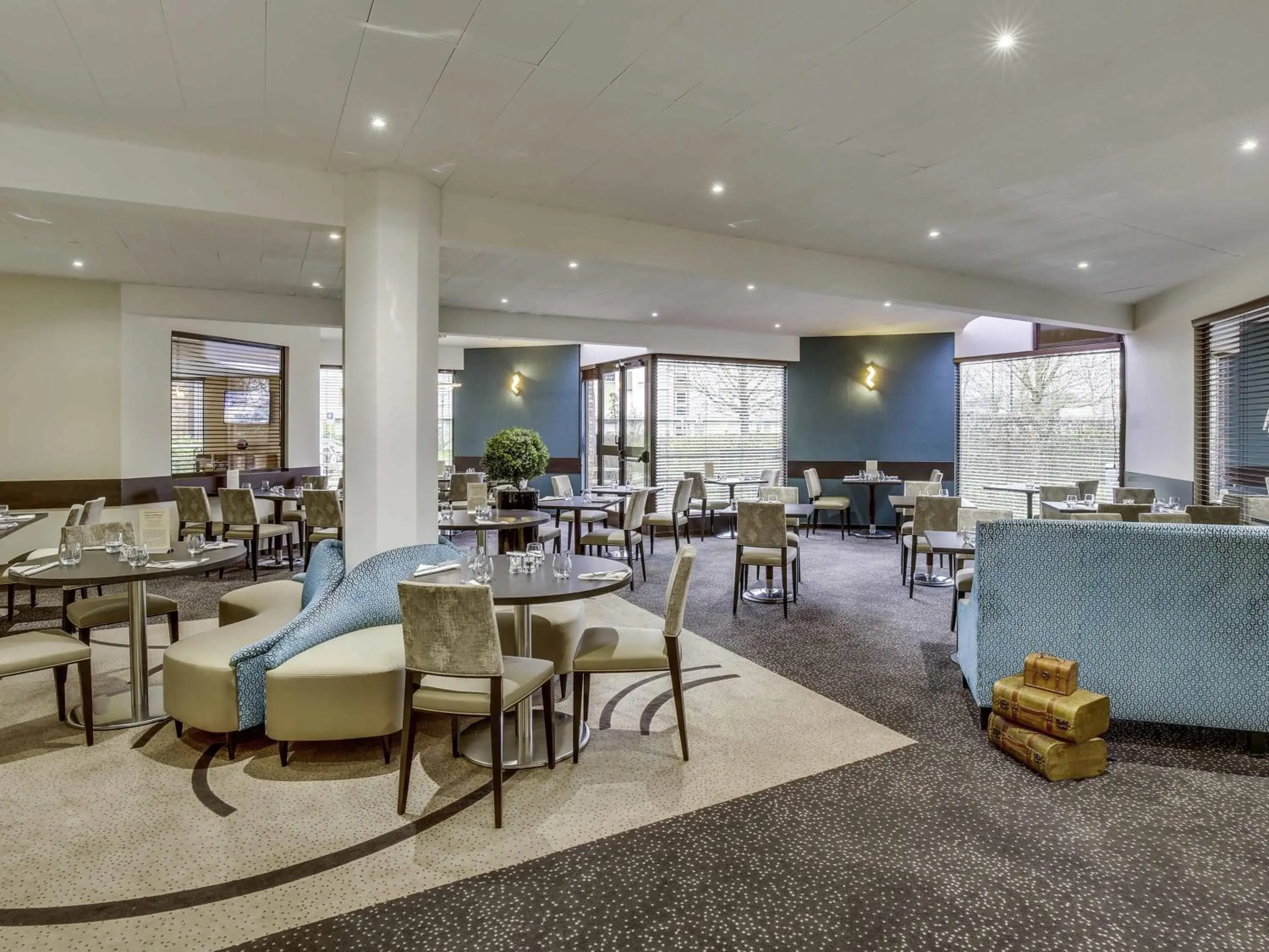 Property building in Mercure Maurepas Saint Quentin Property building in Mercure Maurepas Saint Quentin