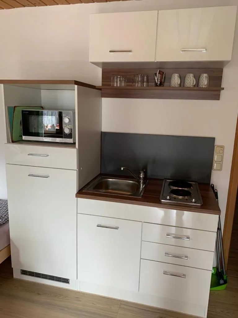 Kitchen or kitchenette in Gästehaus Brigitte