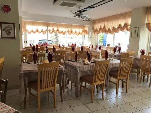 Hotel Canasta