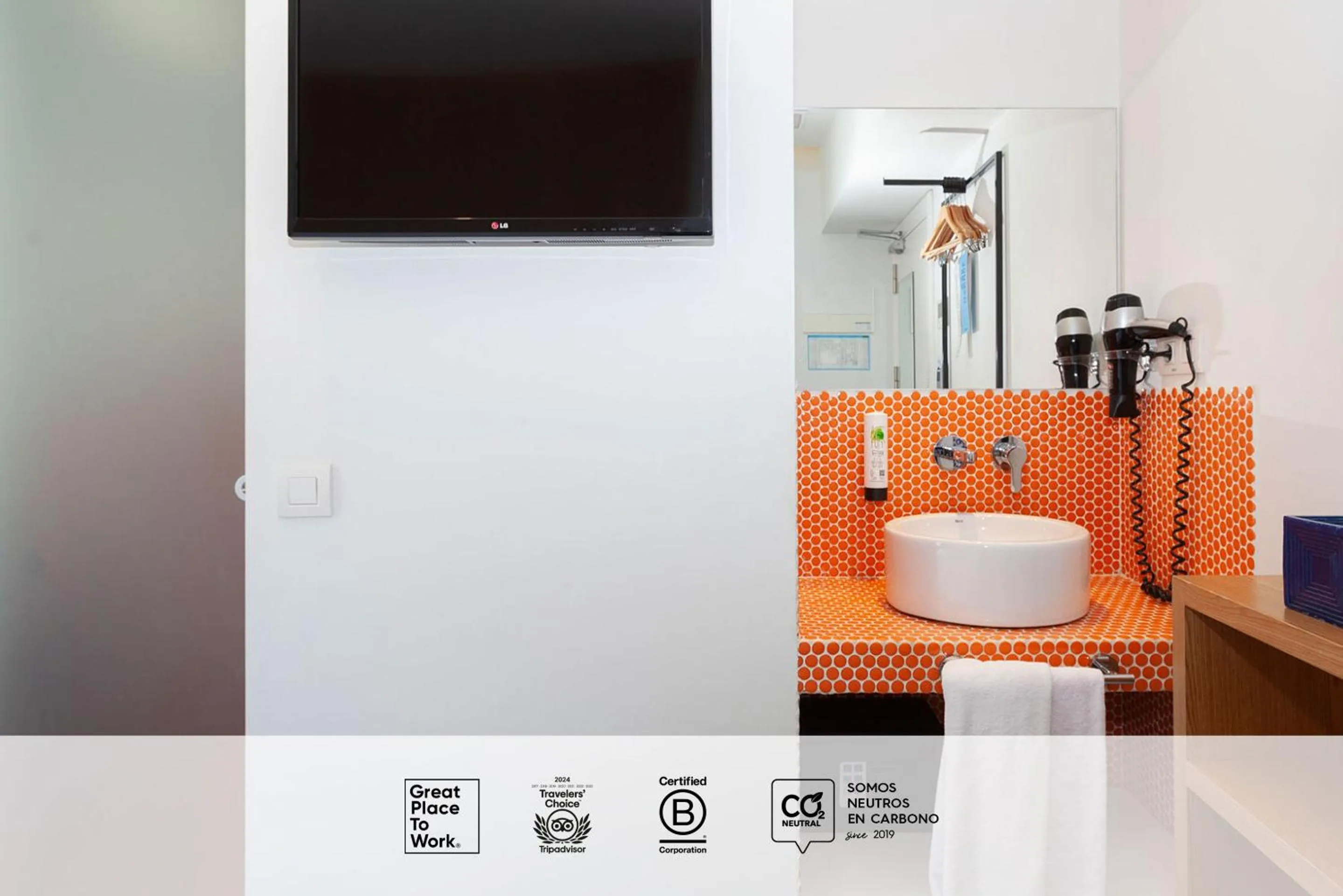 Bathroom in SLEEP'N Atocha - B Corp Certified