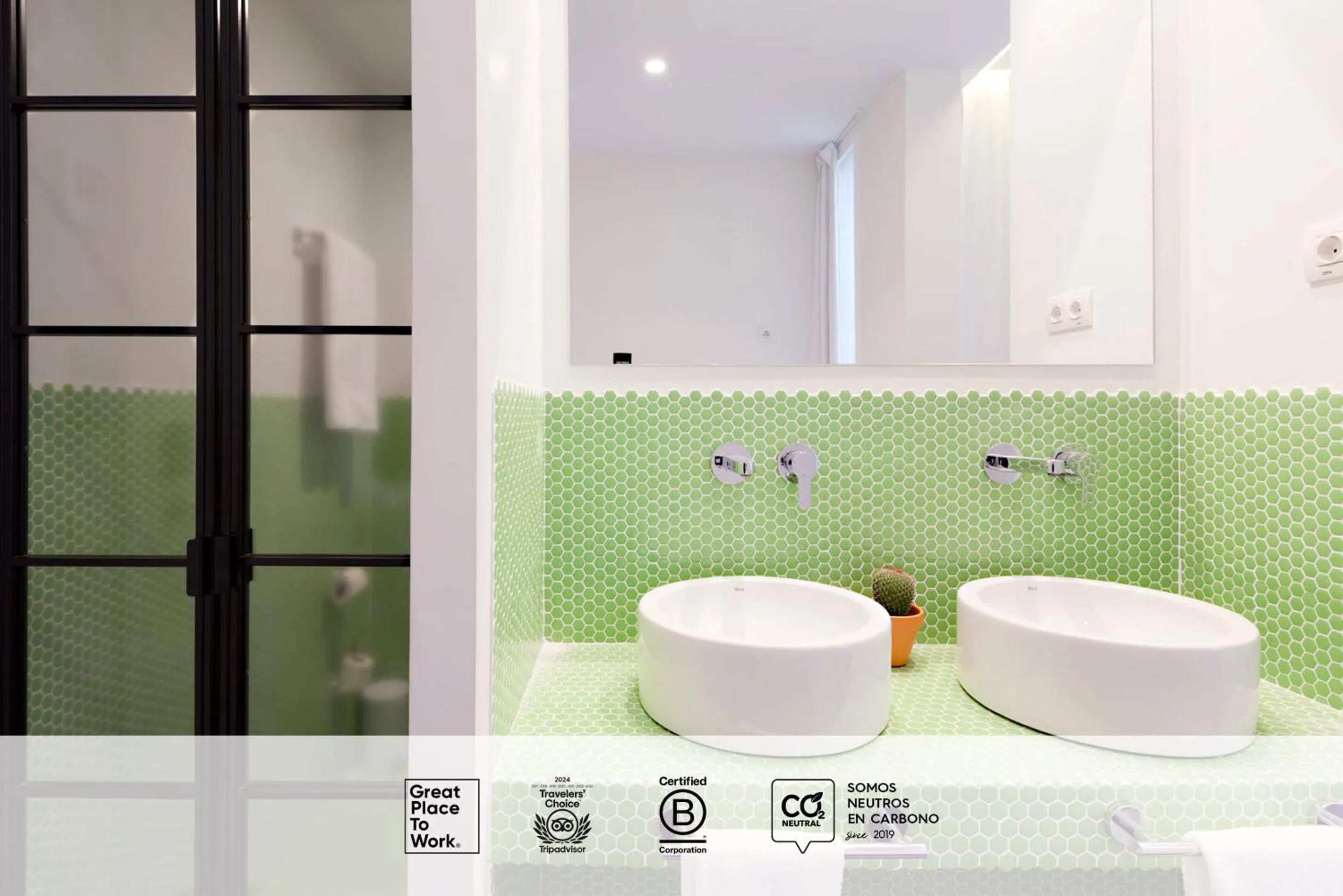 Bathroom in SLEEP'N Atocha - B Corp Certified