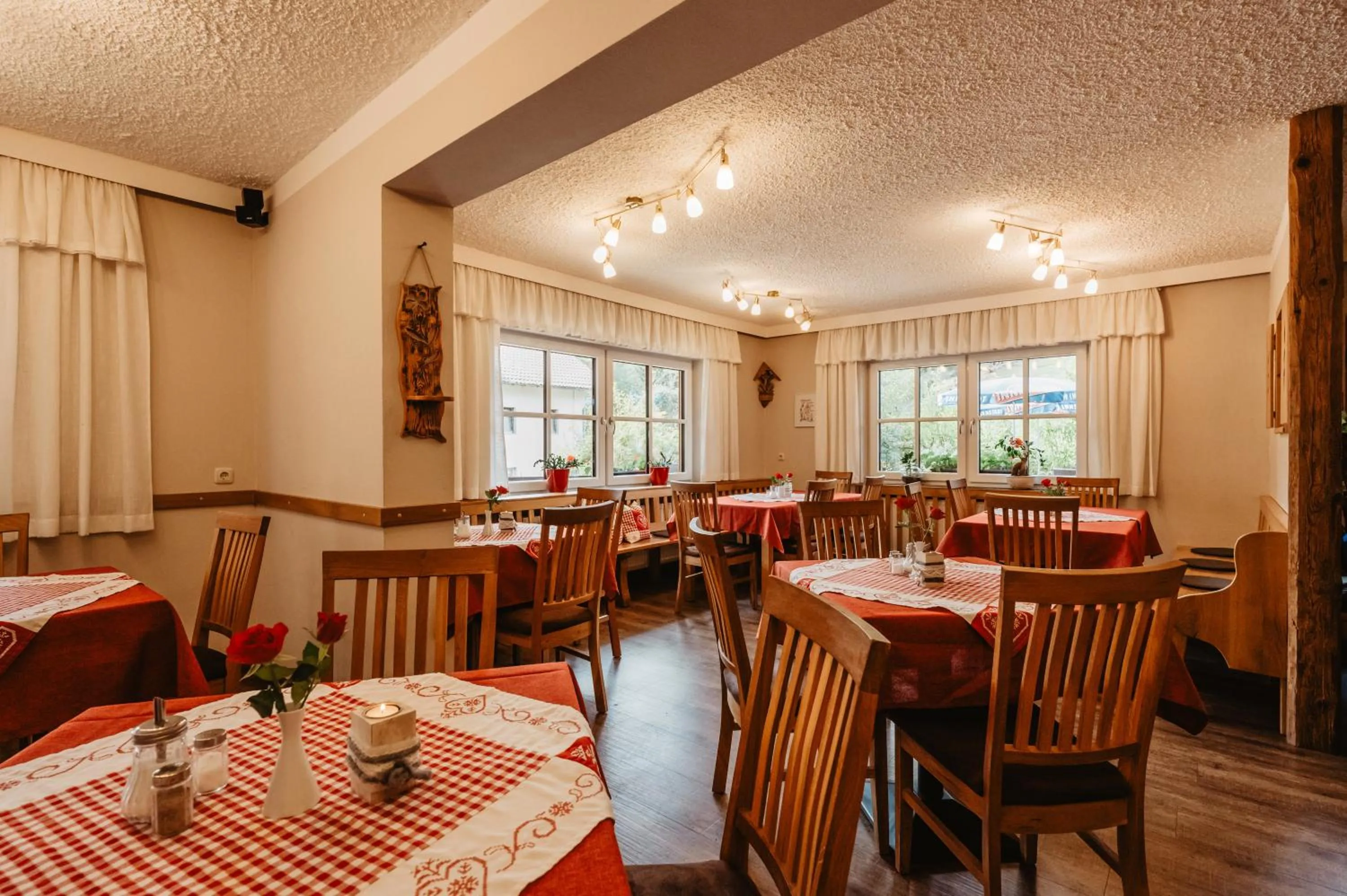 Restaurant/places to eat in Landhotel Neuhof