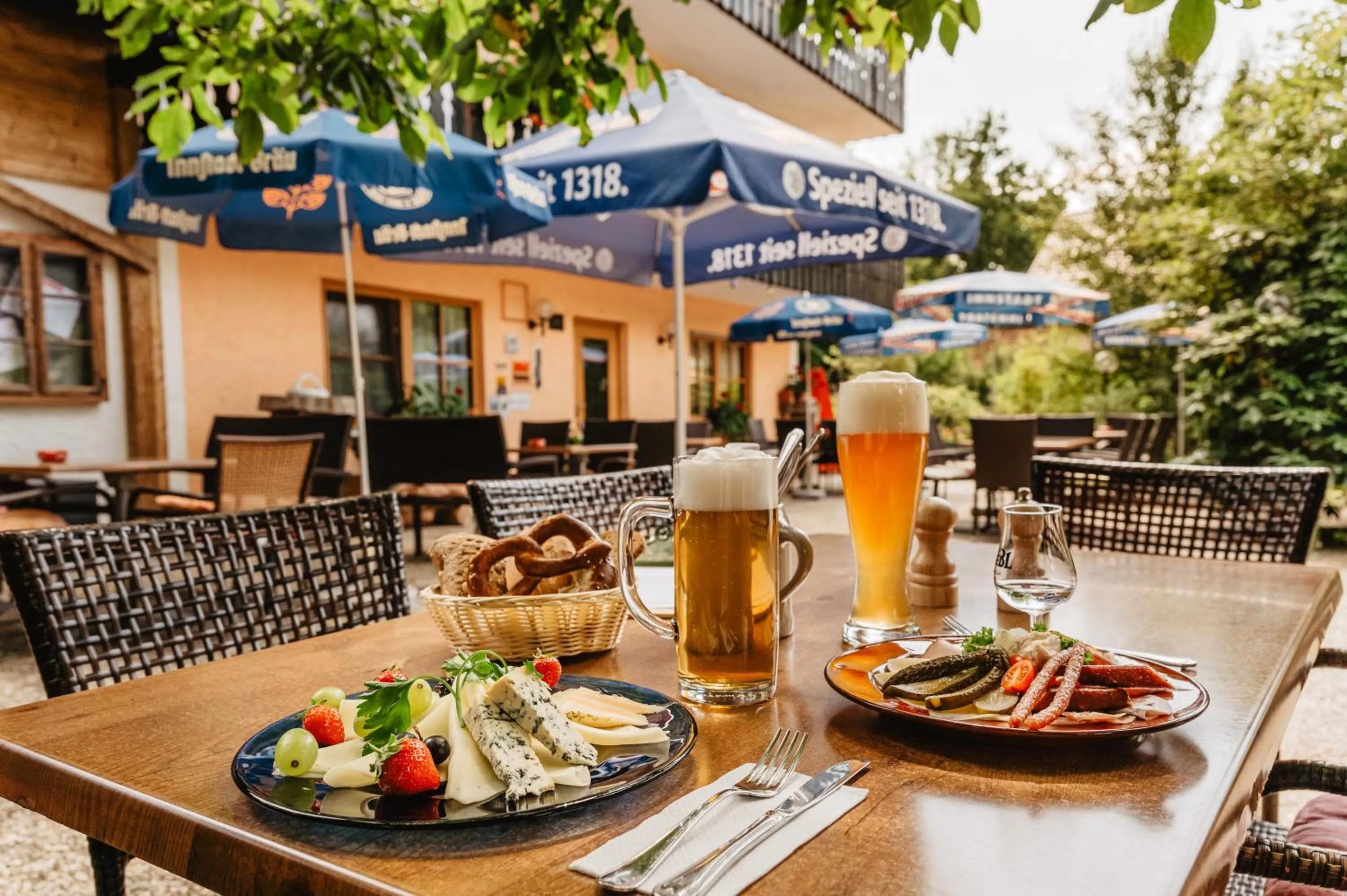 Restaurant/places to eat in Landhotel Neuhof