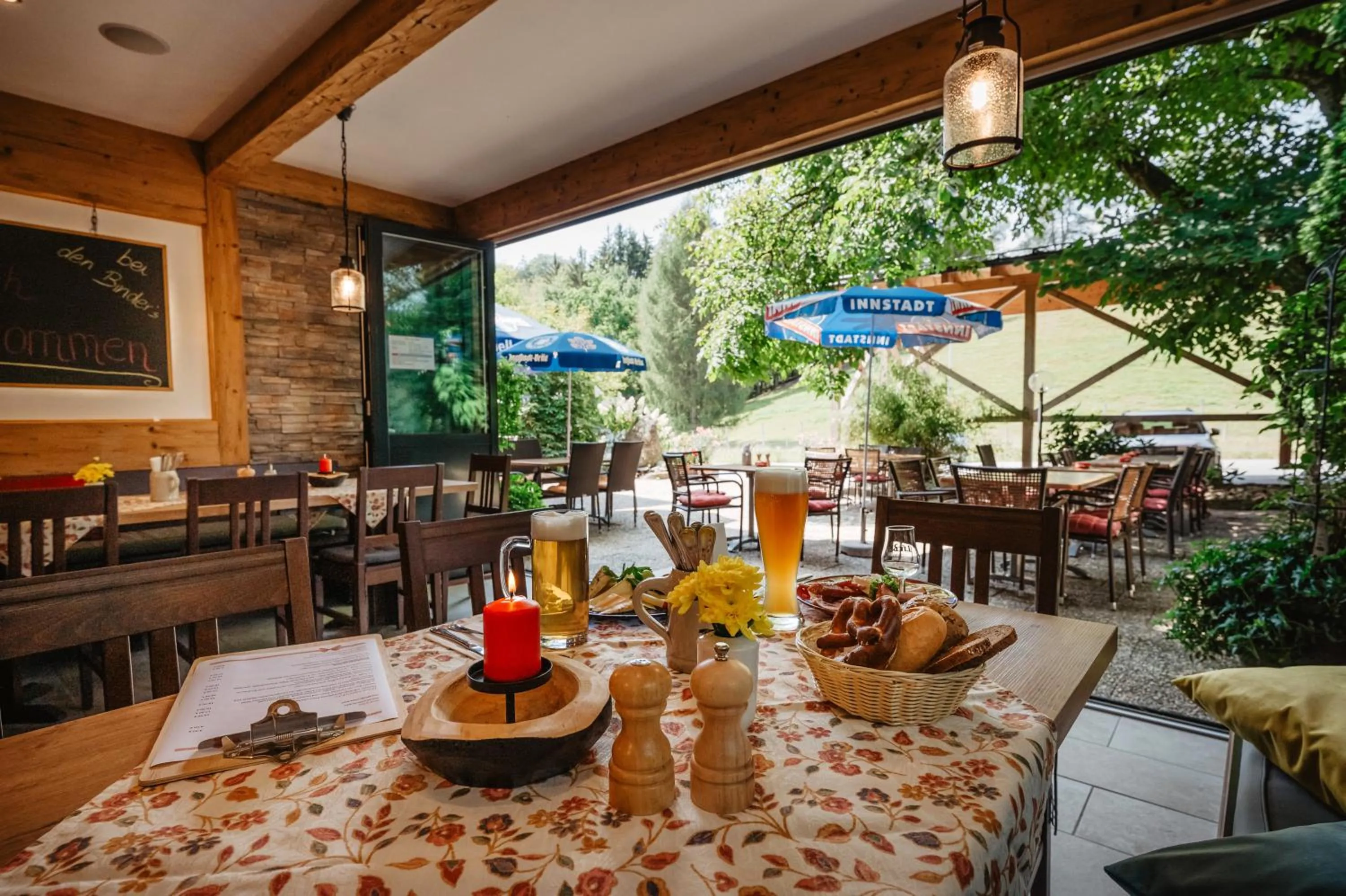 Restaurant/places to eat in Landhotel Neuhof