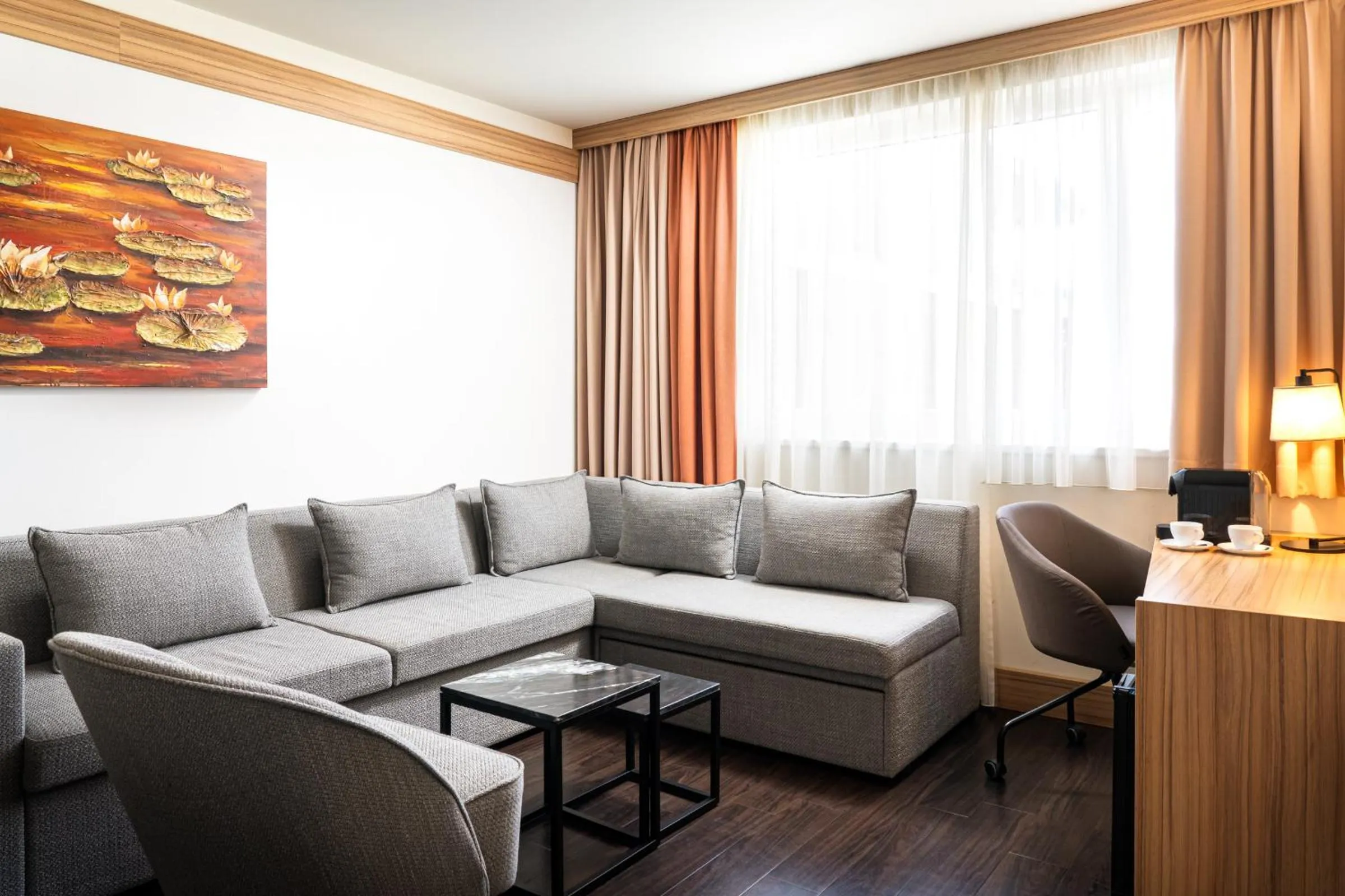 Seating area in Leonardo Hotel Vienna Schönbrunn