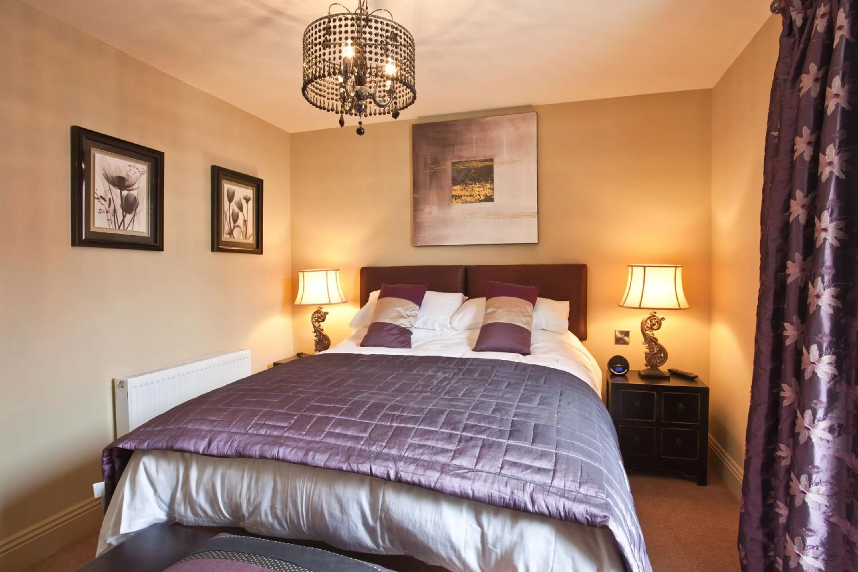 Bedroom, Bed in Portland Apartments