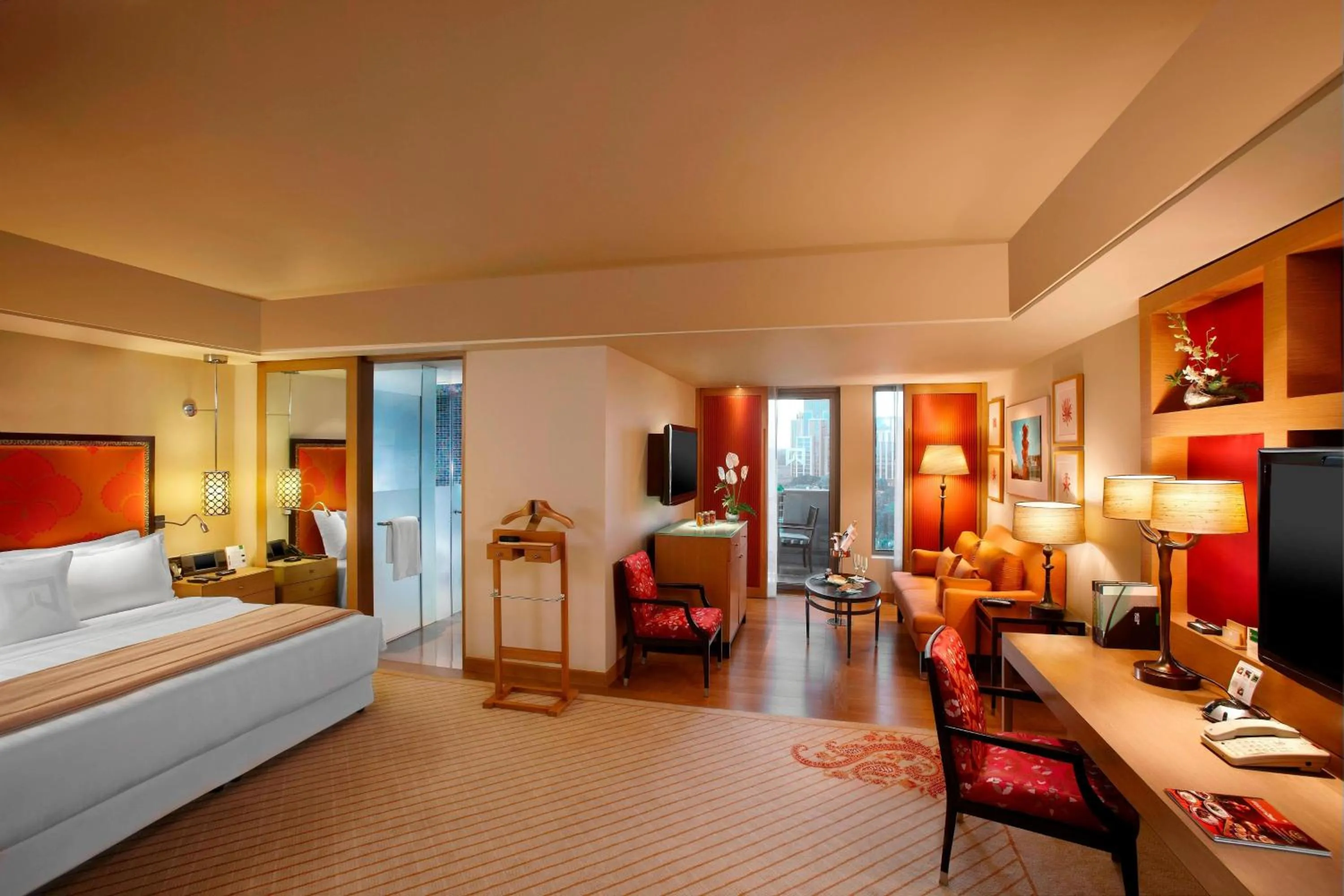 Photo of the whole room, Bed in ITC Gardenia, a Luxury Collection Hotel, Bengaluru