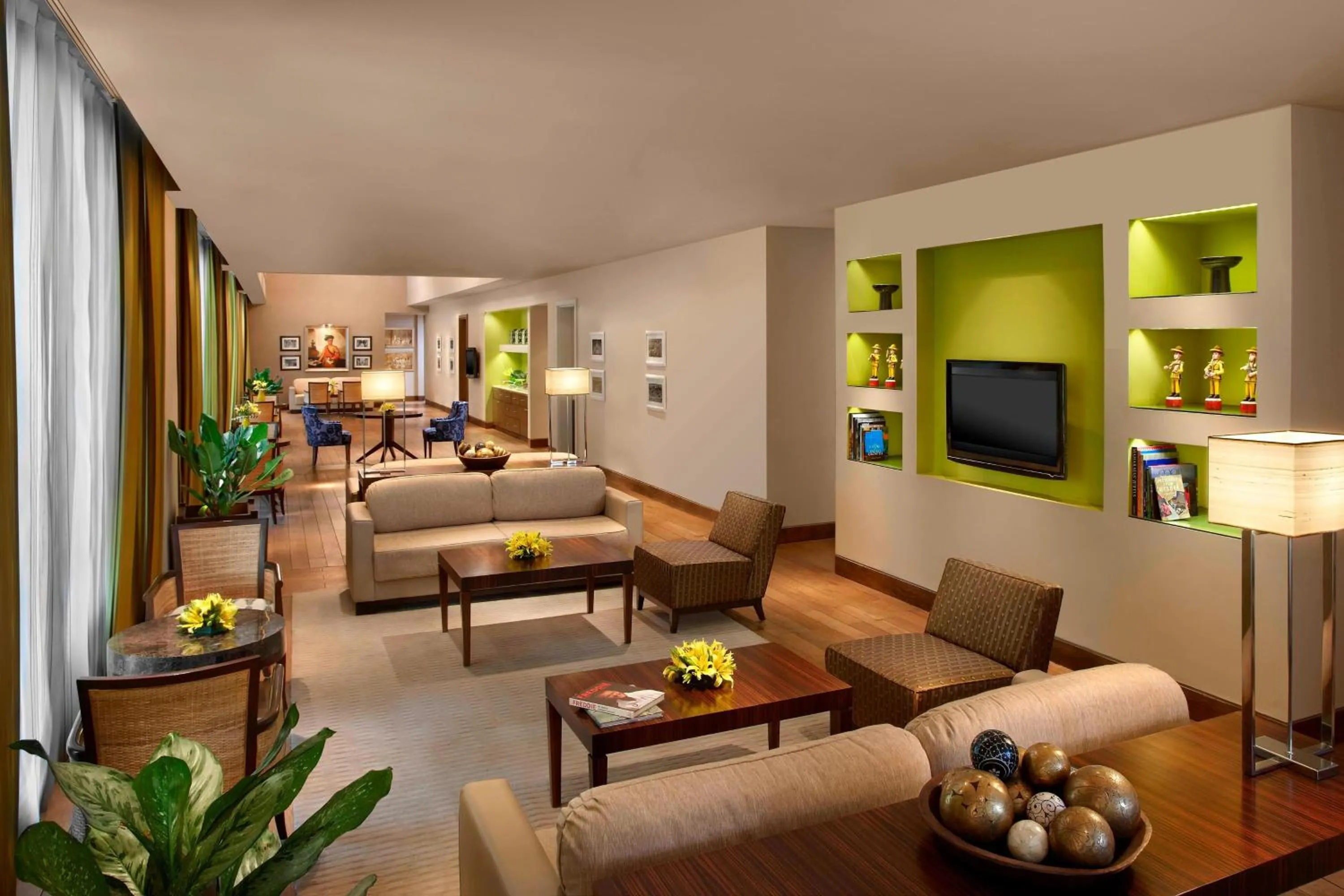 Lounge or bar in ITC Gardenia, a Luxury Collection Hotel, Bengaluru