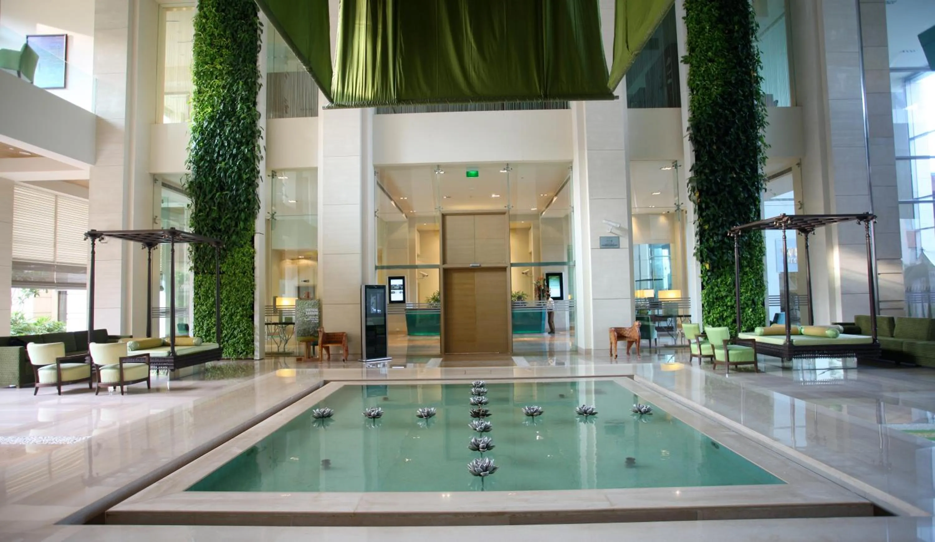 Lobby or reception in ITC Gardenia, a Luxury Collection Hotel, Bengaluru