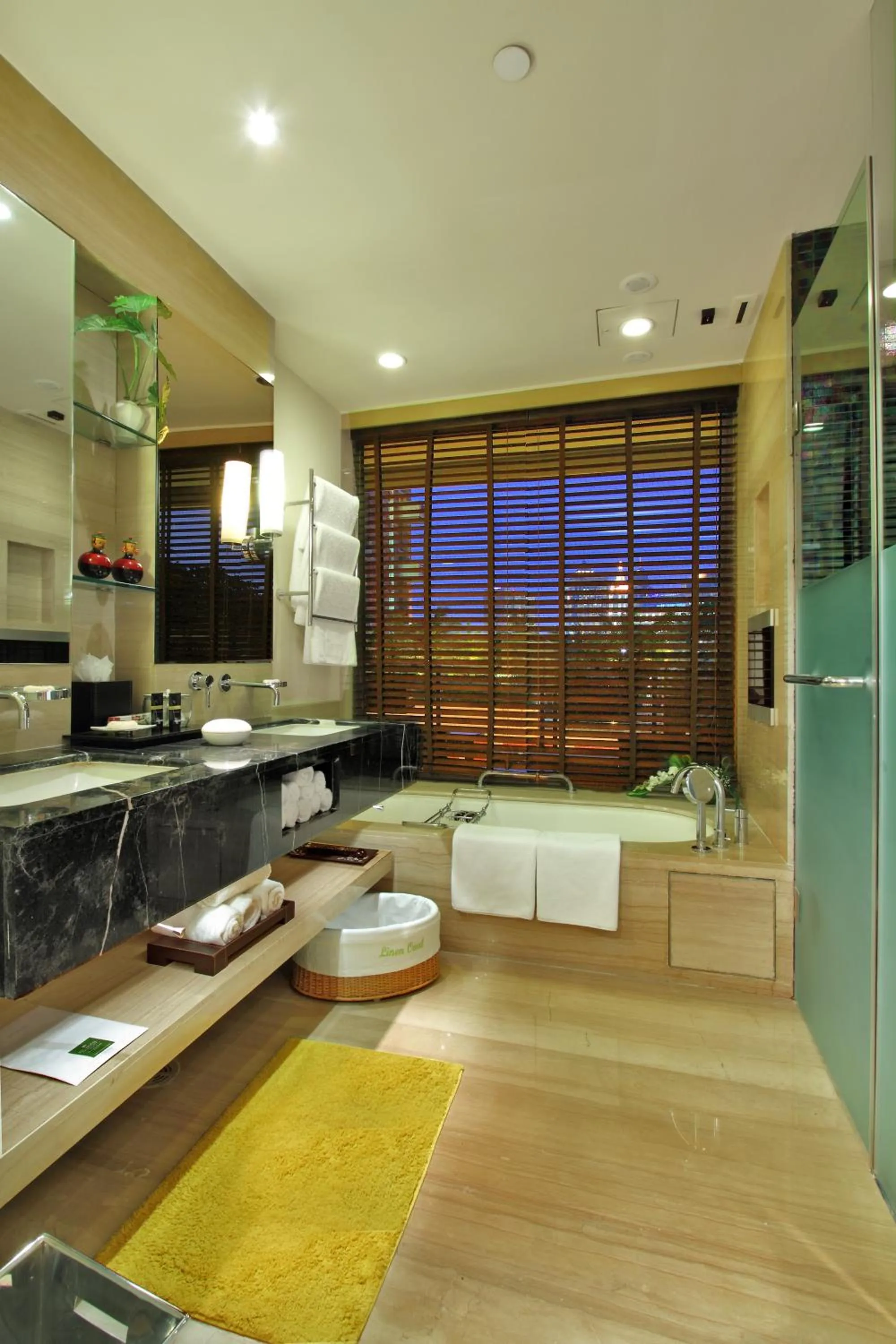 Shower in ITC Gardenia, a Luxury Collection Hotel, Bengaluru