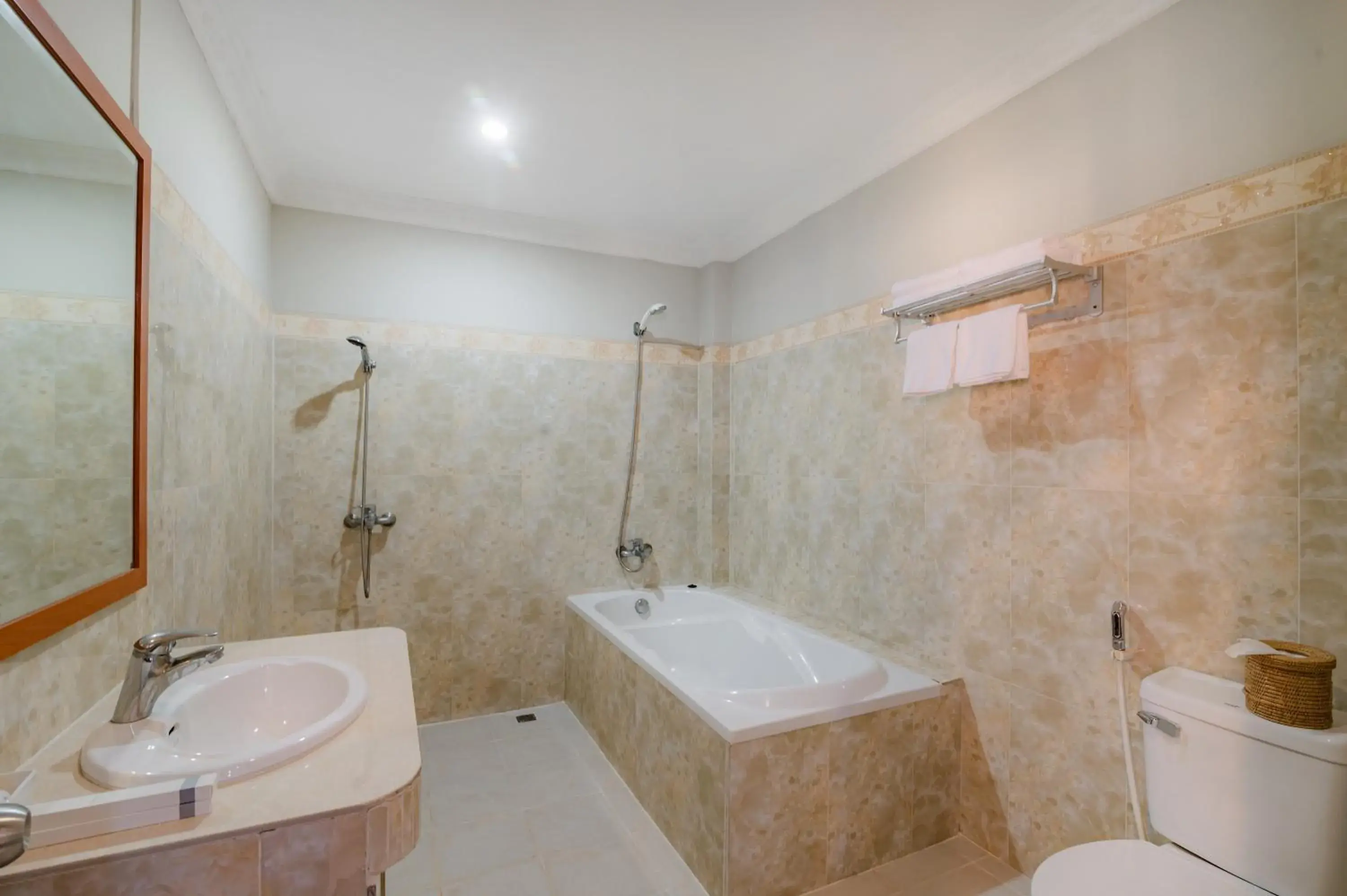 Shower in Sinaka Angkor Hotel Shower in Sinaka Angkor Hotel