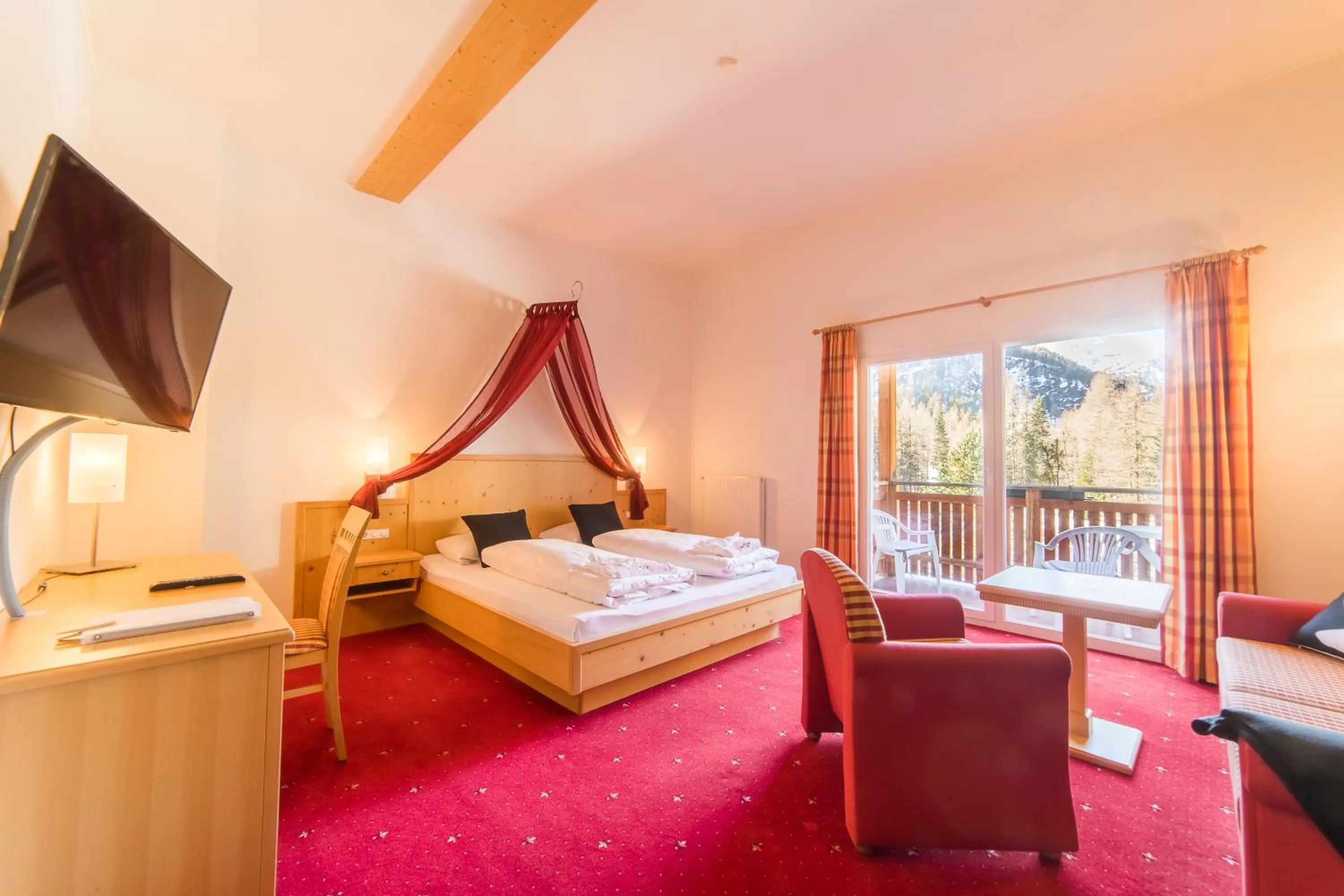 Photo of the whole room, Bed in Hotel zum See