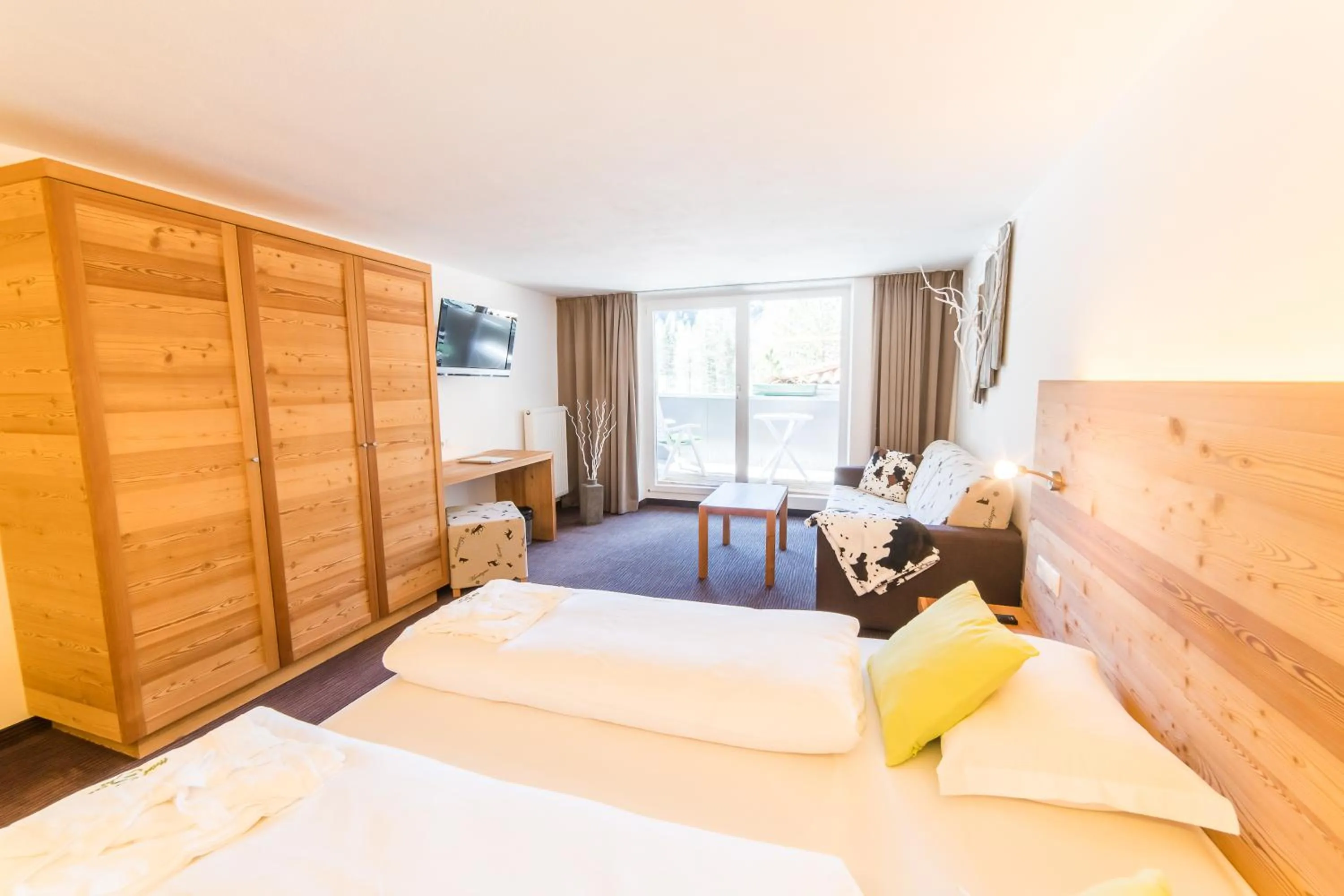 Photo of the whole room, Bed in Hotel zum See