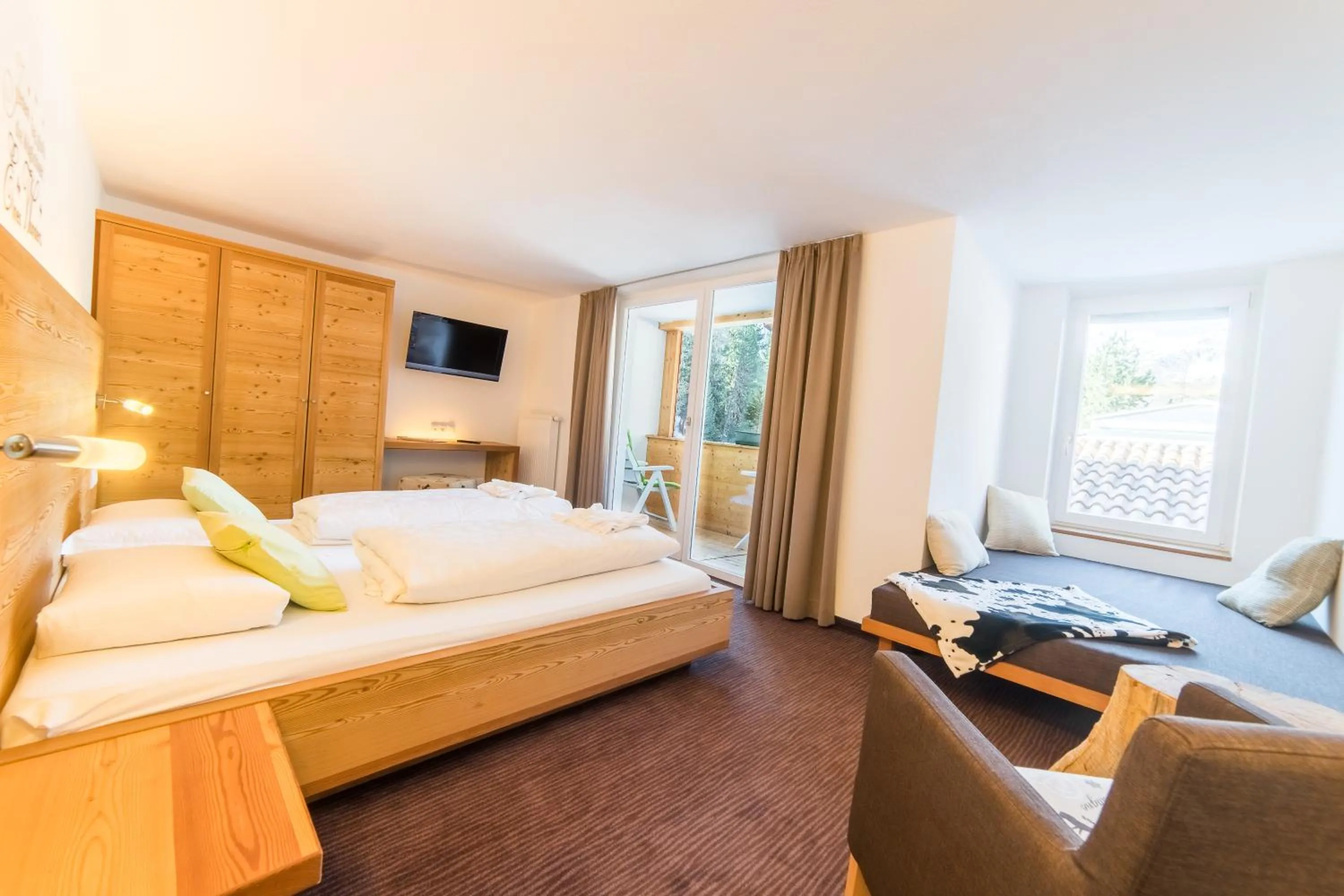 Photo of the whole room, Bed in Hotel zum See