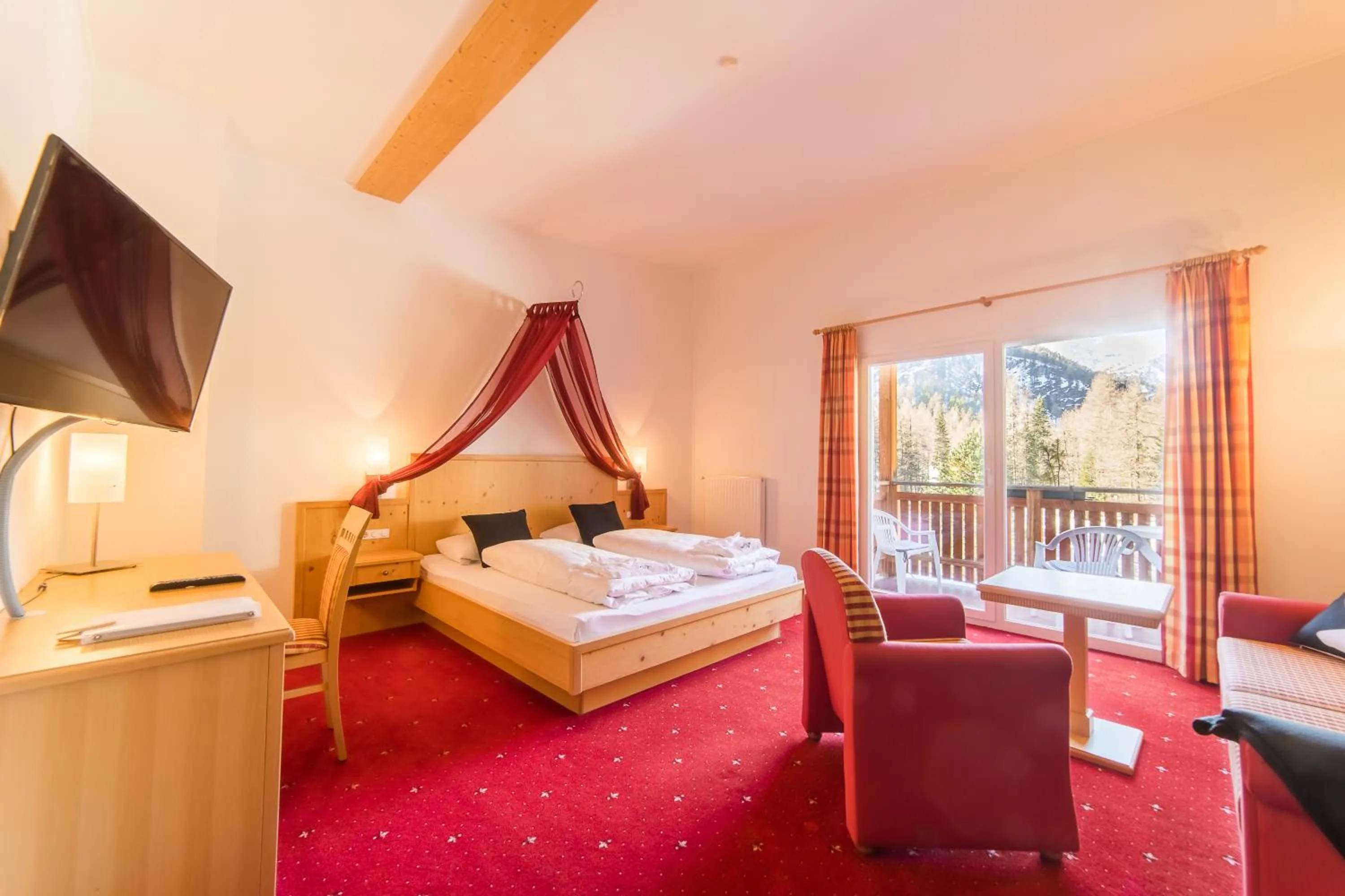 Photo of the whole room, Bed in Hotel zum See