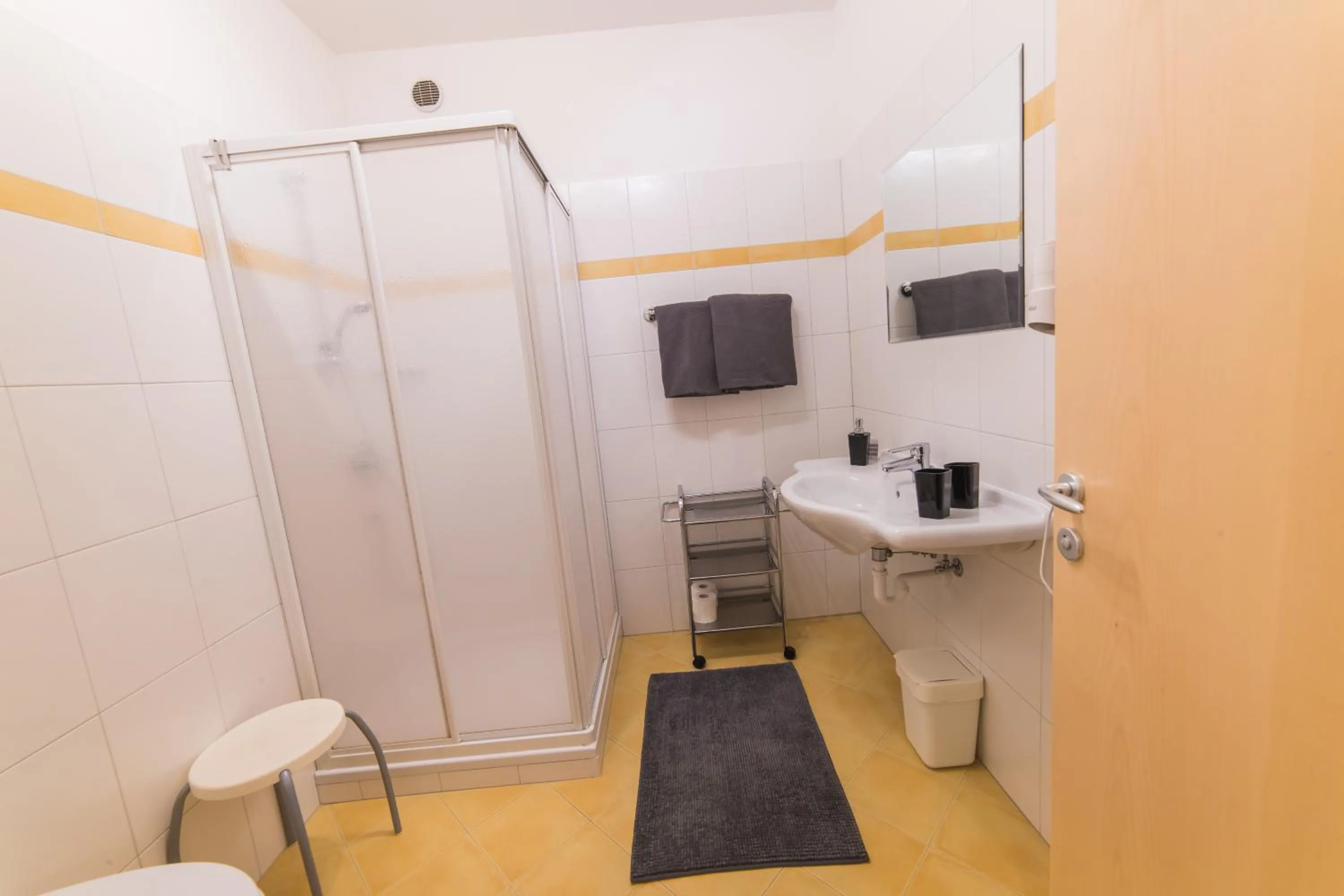 Shower in Hotel zum See