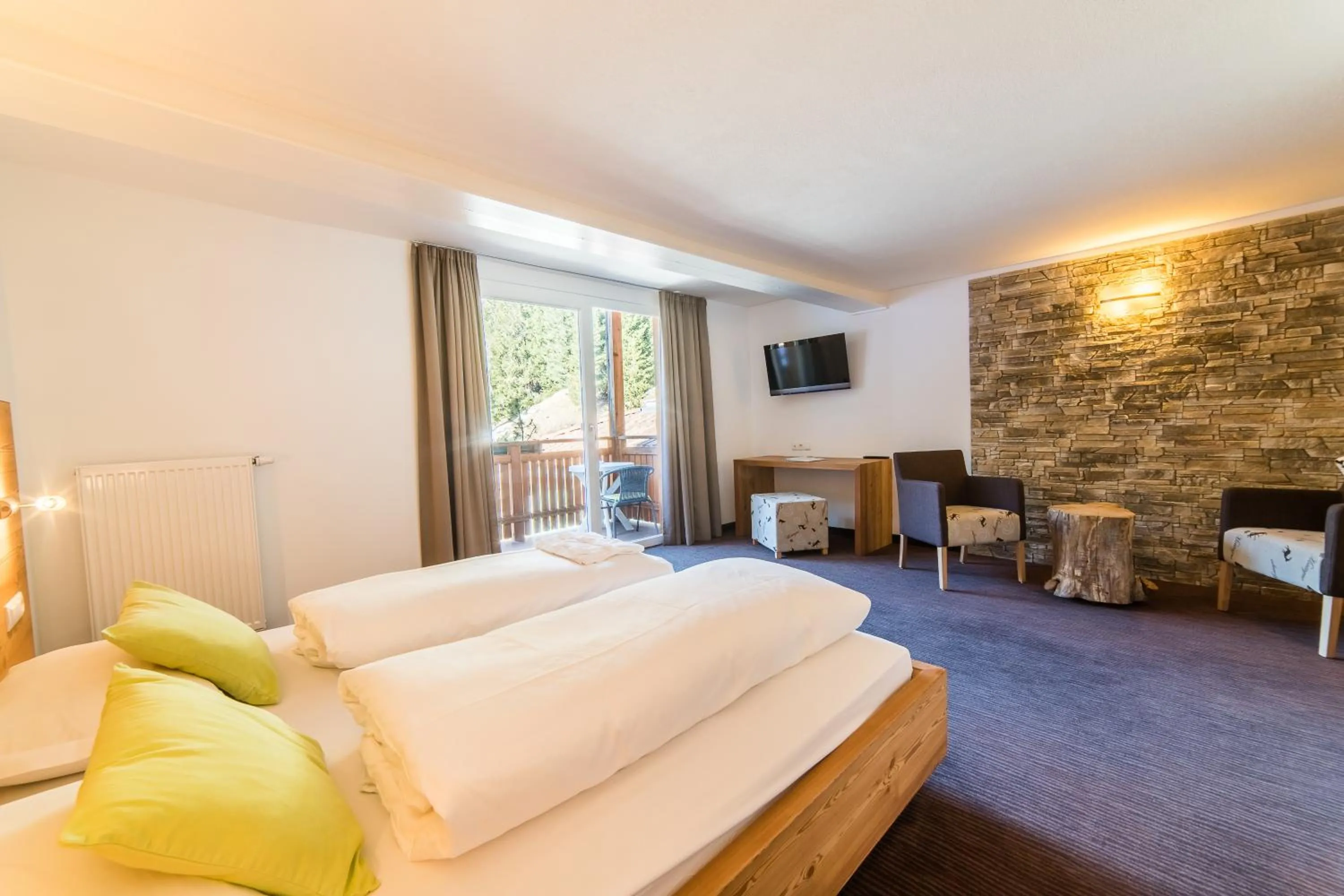 Photo of the whole room, Bed in Hotel zum See