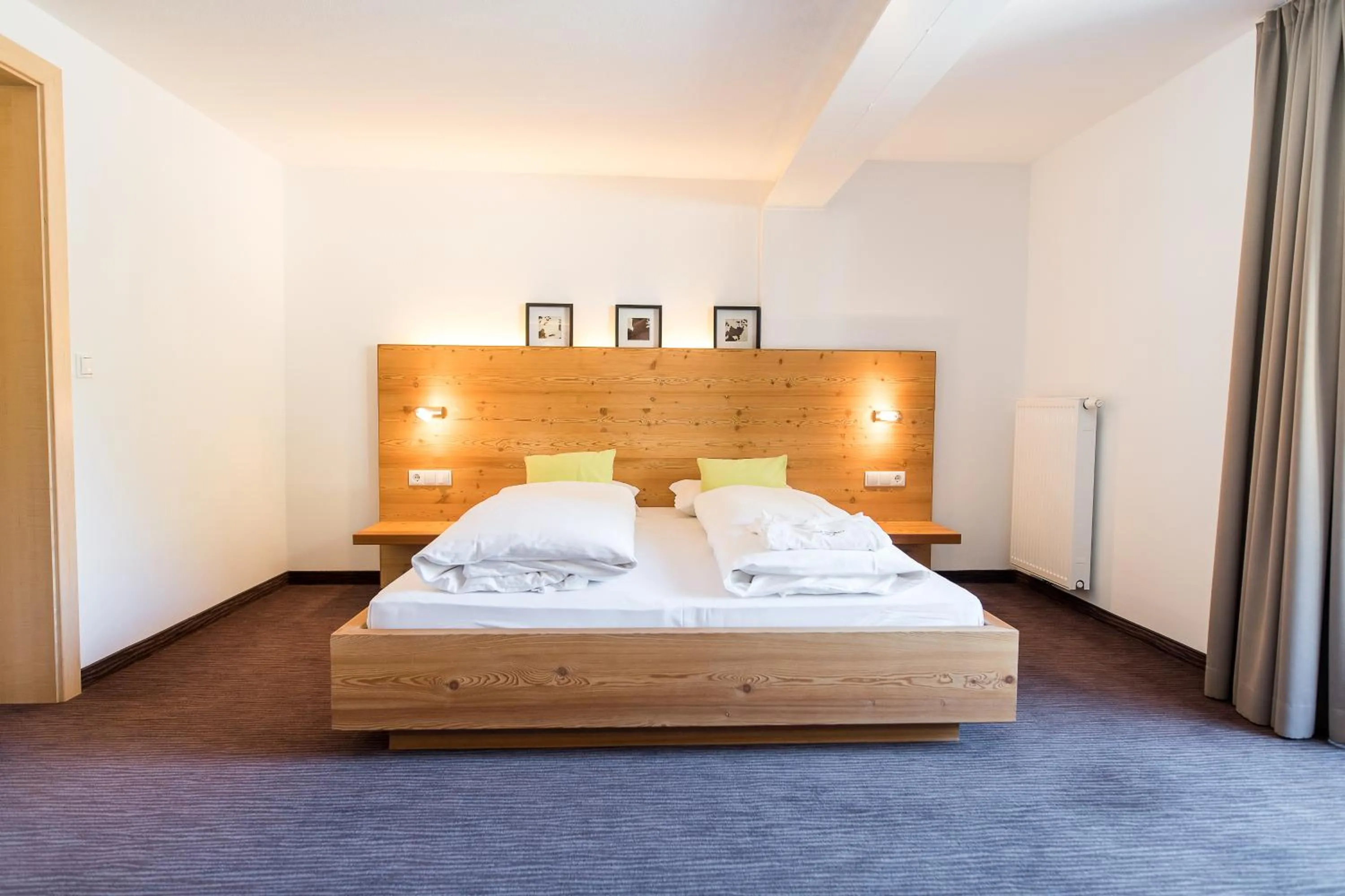 Photo of the whole room, Bed in Hotel zum See