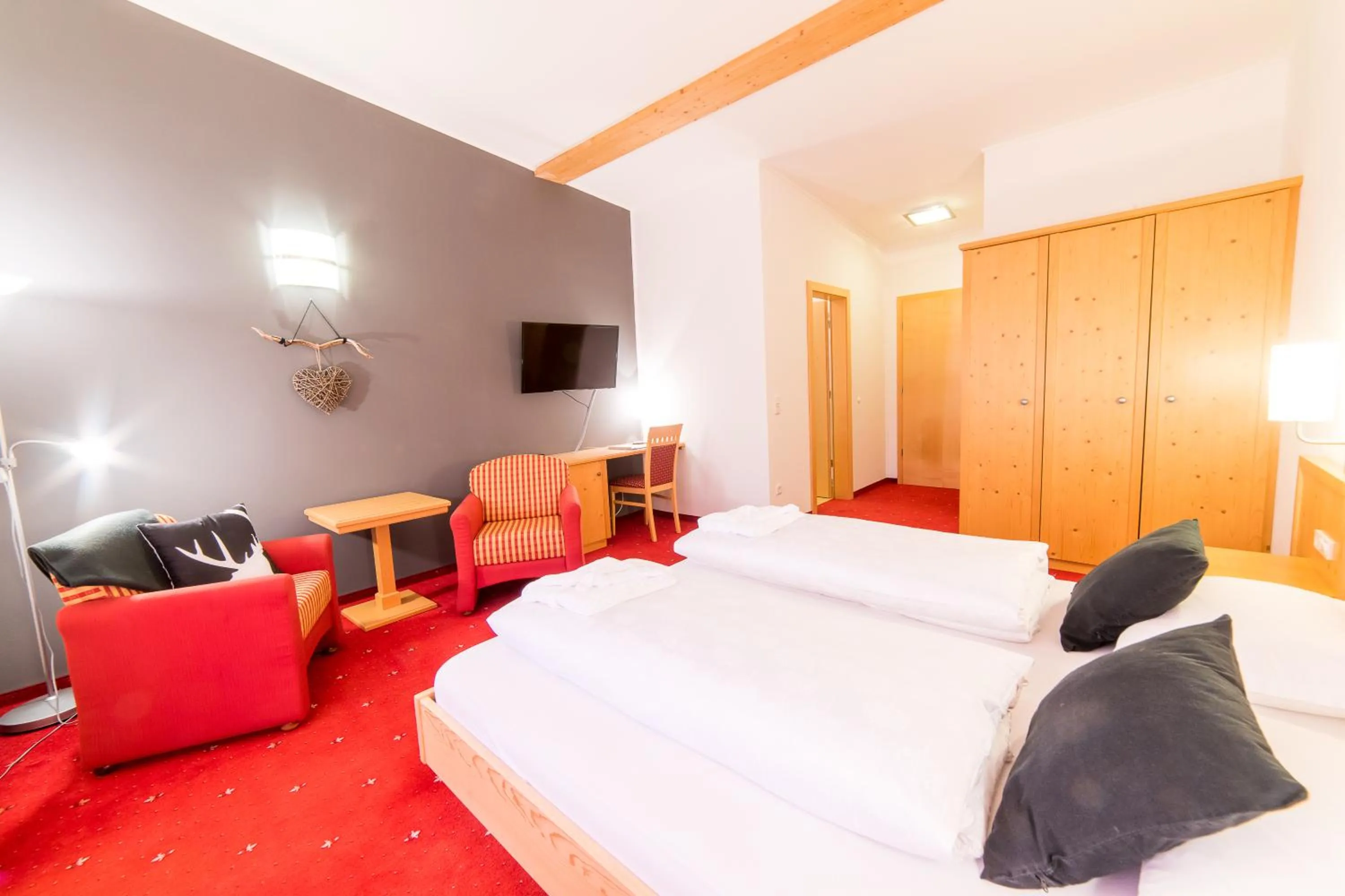 Photo of the whole room, Bed in Hotel zum See