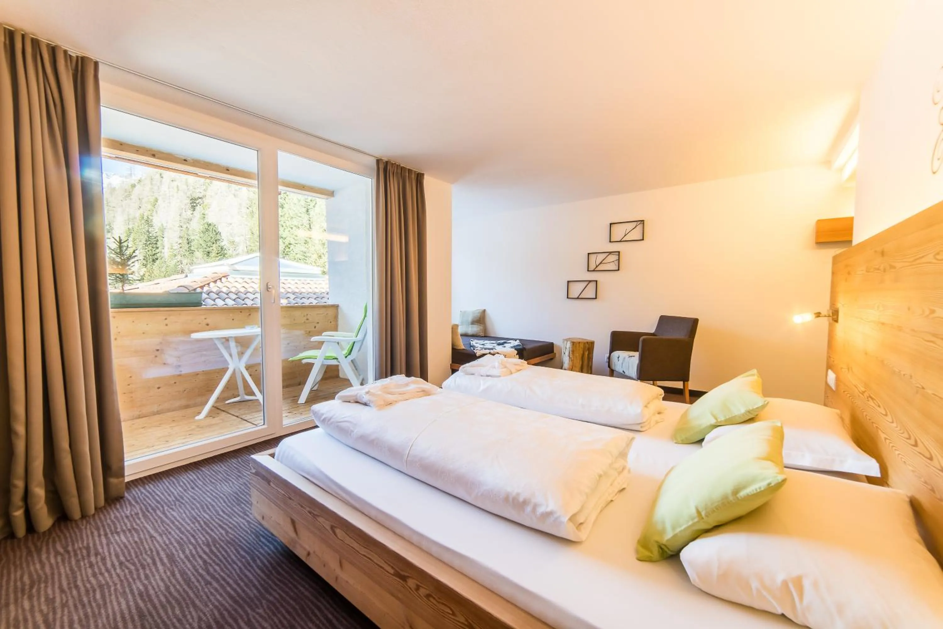 Photo of the whole room, Bed in Hotel zum See