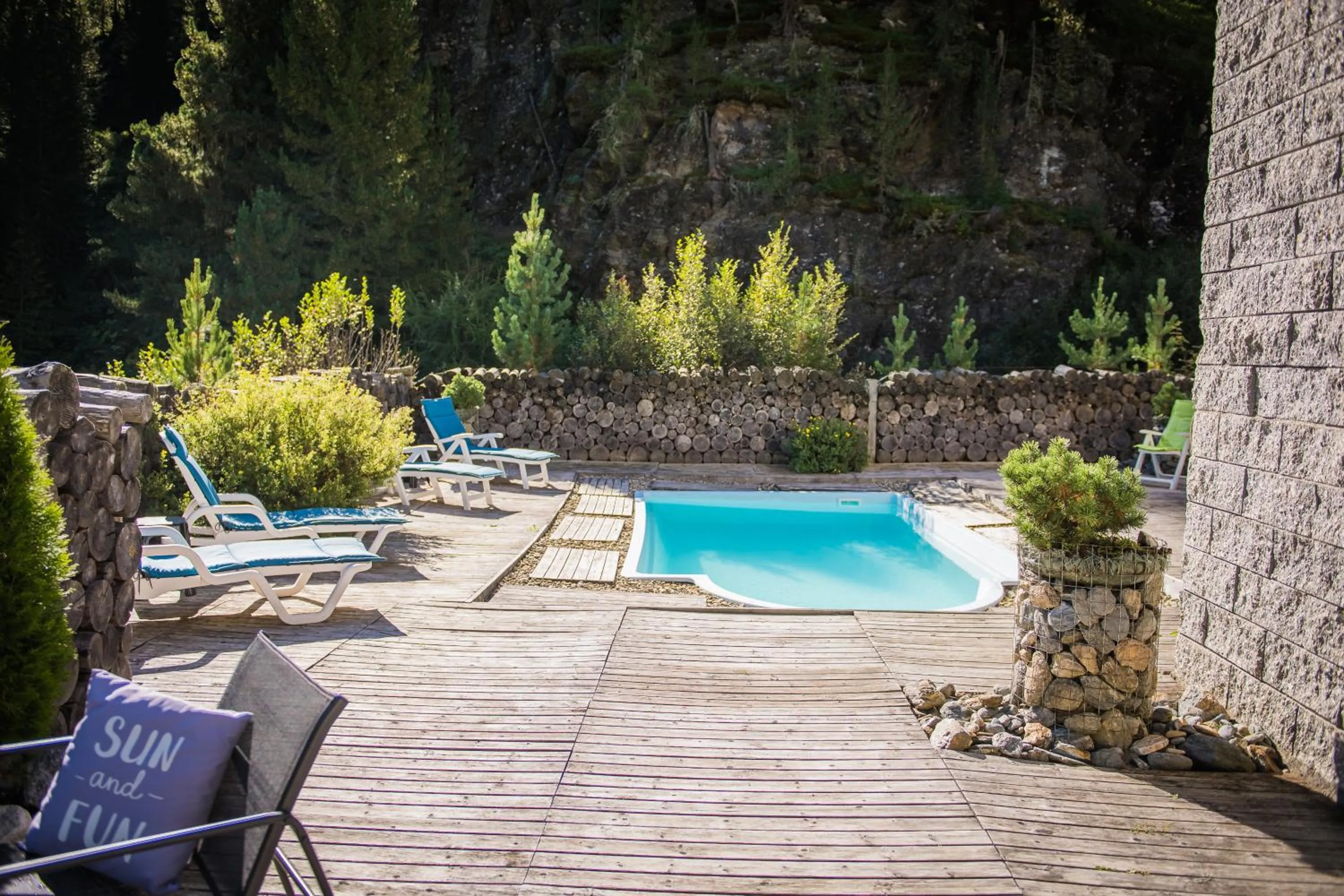 Swimming pool in Hotel zum See
