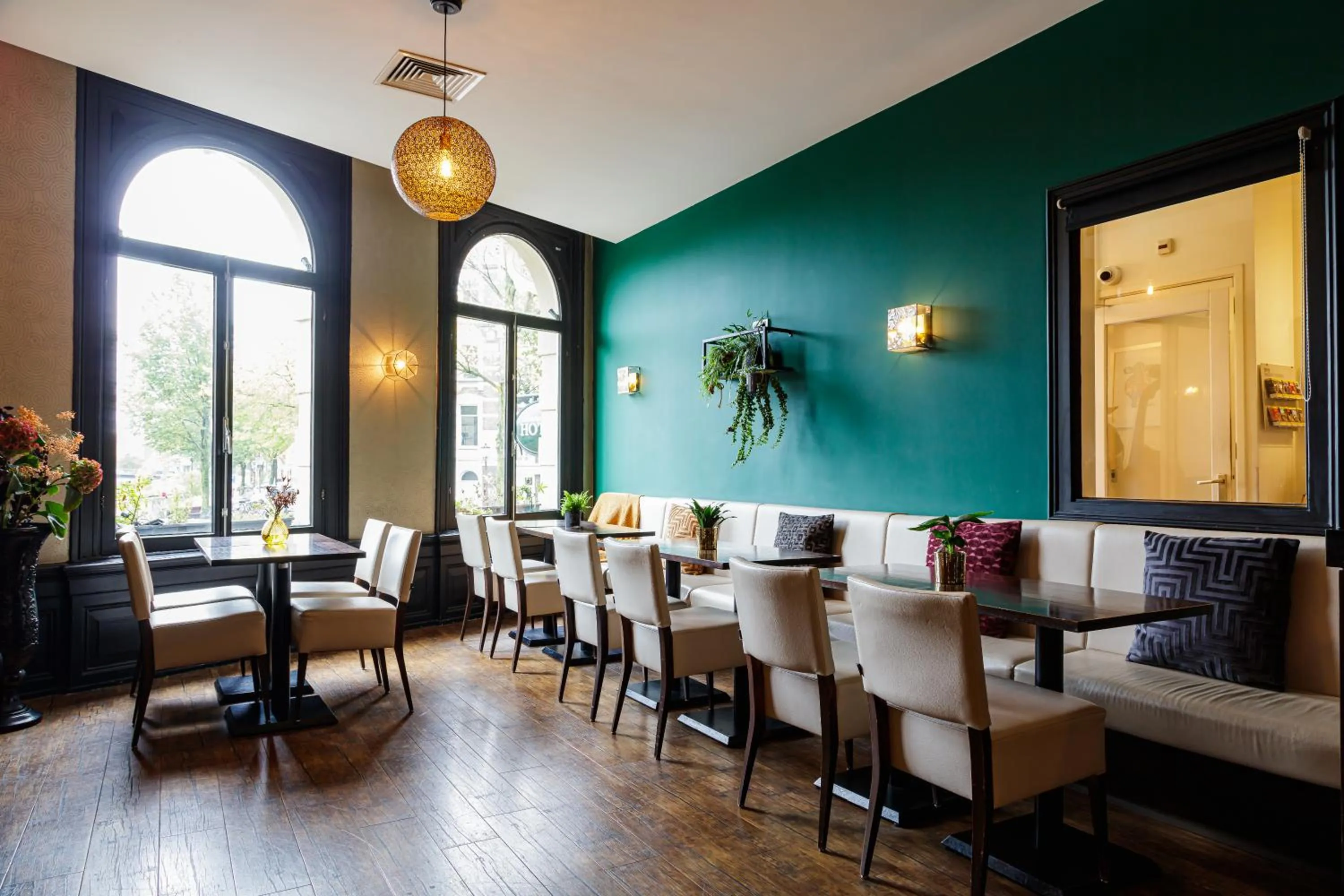 Restaurant/places to eat in Boutique Hotel View