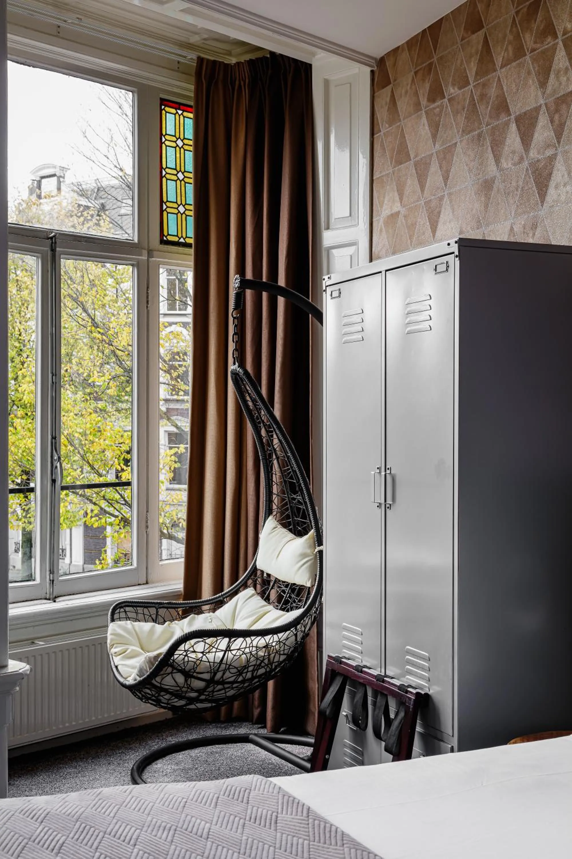 Seating area, Bed in Boutique Hotel View