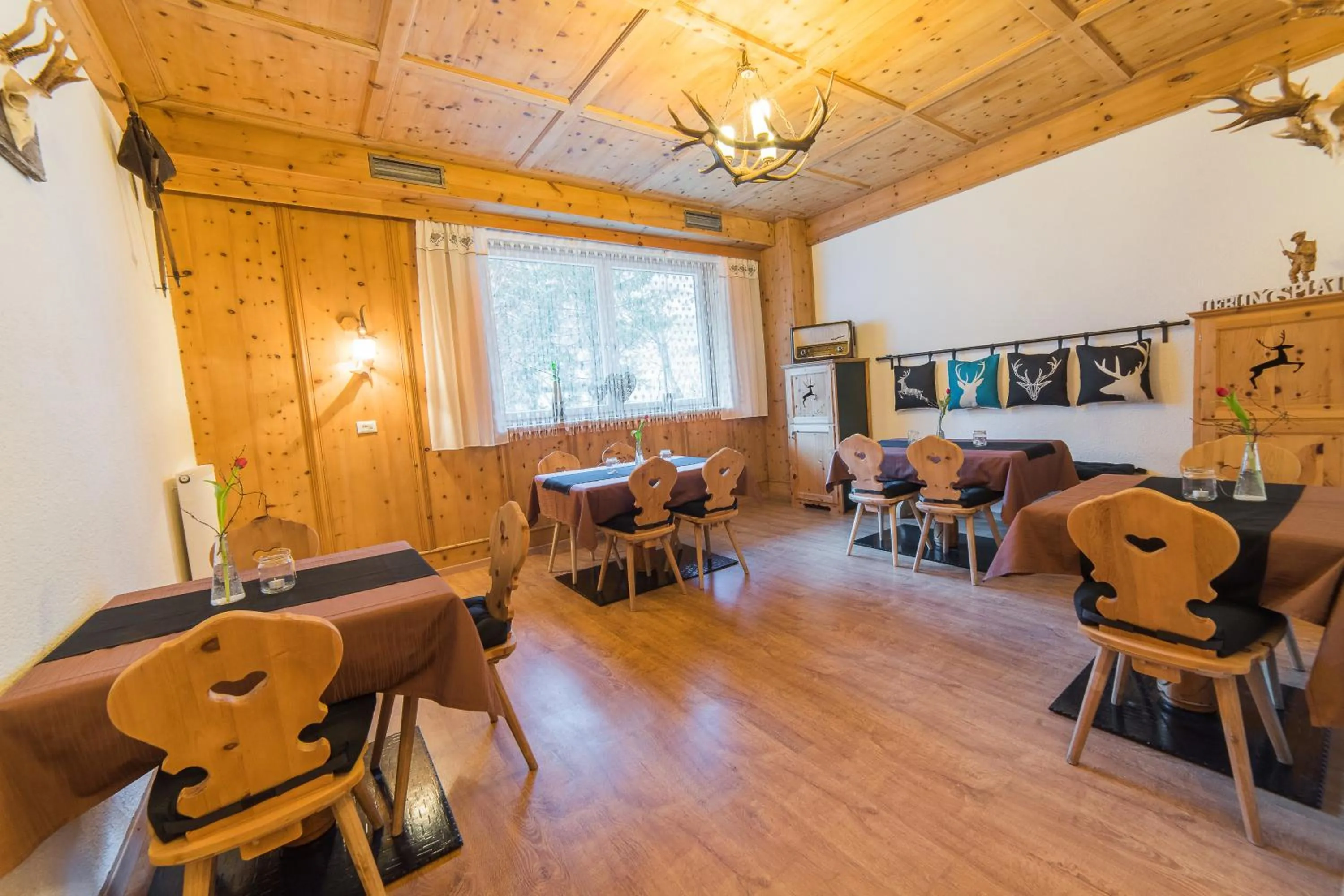 Restaurant/places to eat in Residence Martell Mountains