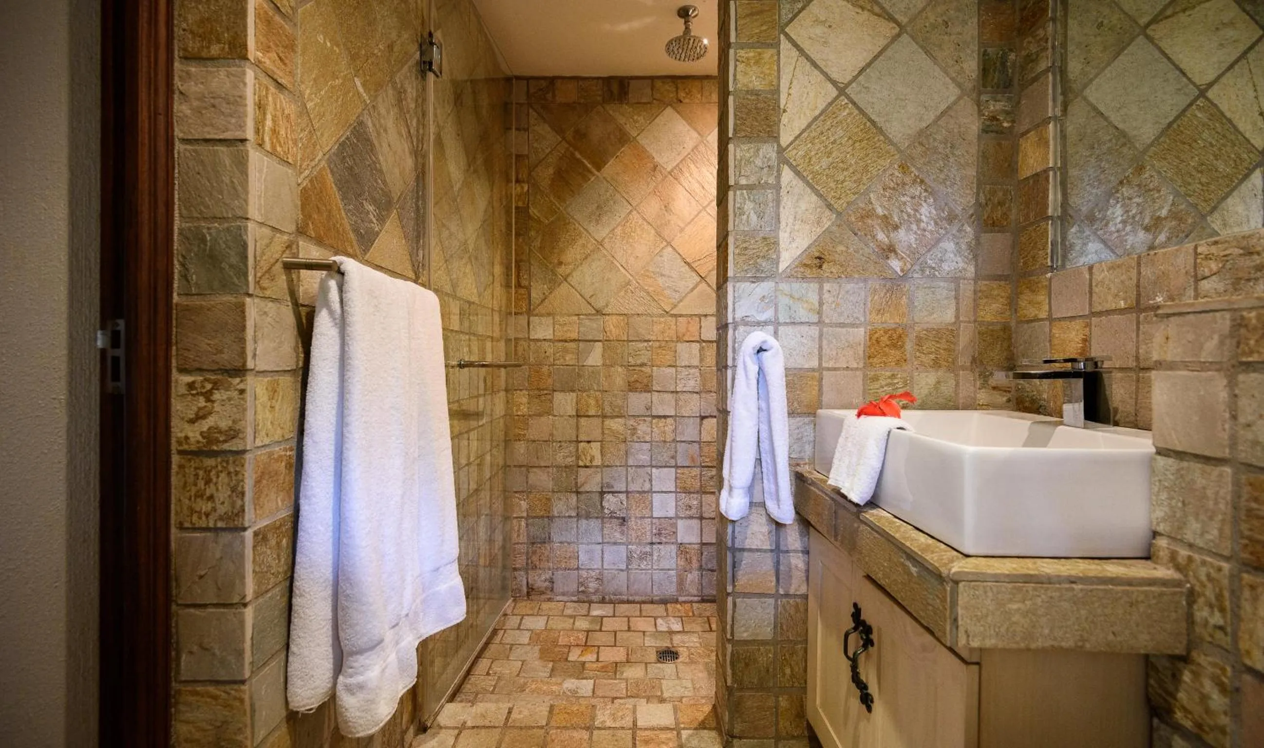 Bathroom in Khaya Ndlovu Safari Manor