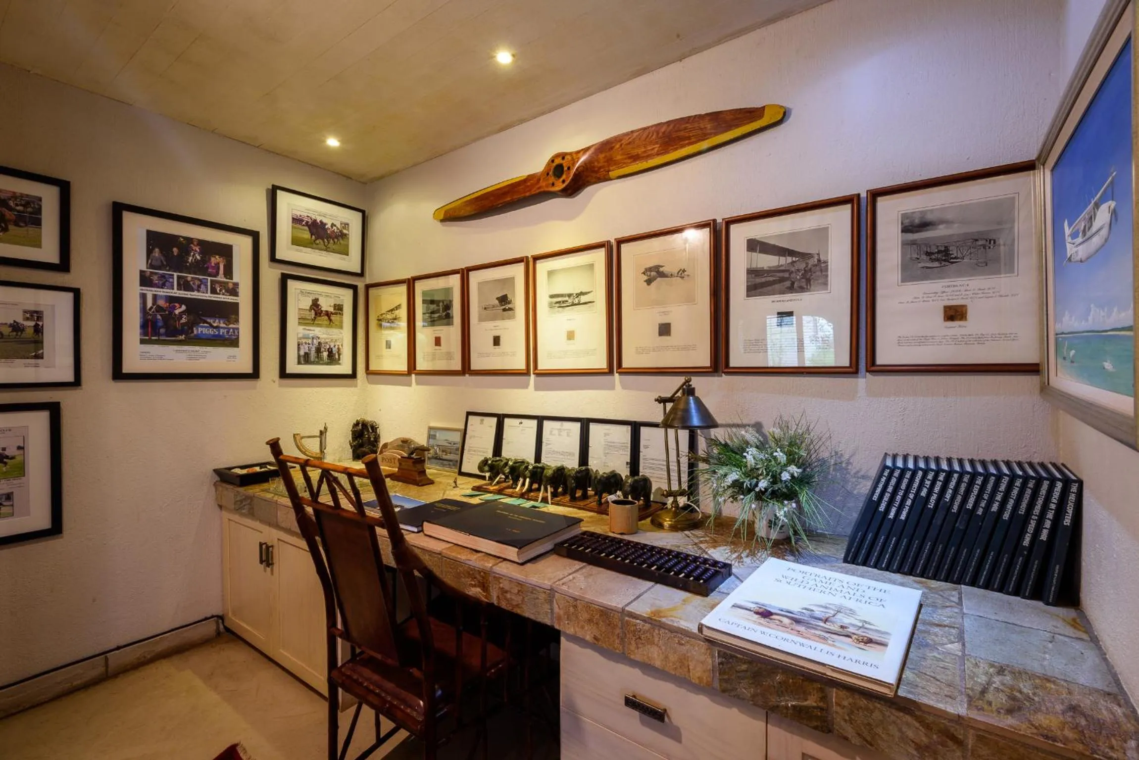 Communal lounge/ TV room in Khaya Ndlovu Safari Manor