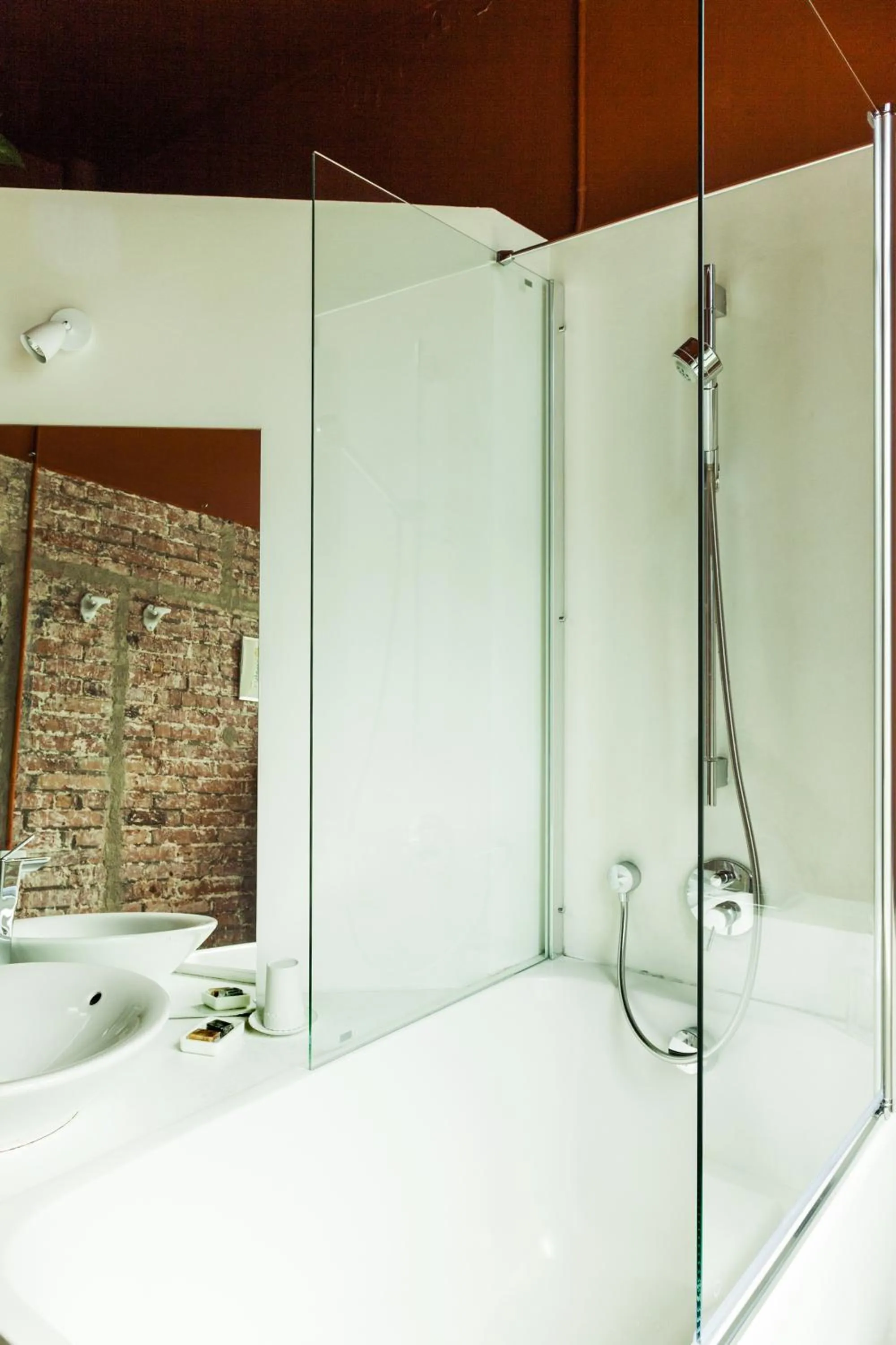 Shower in La Casa Gran B&B