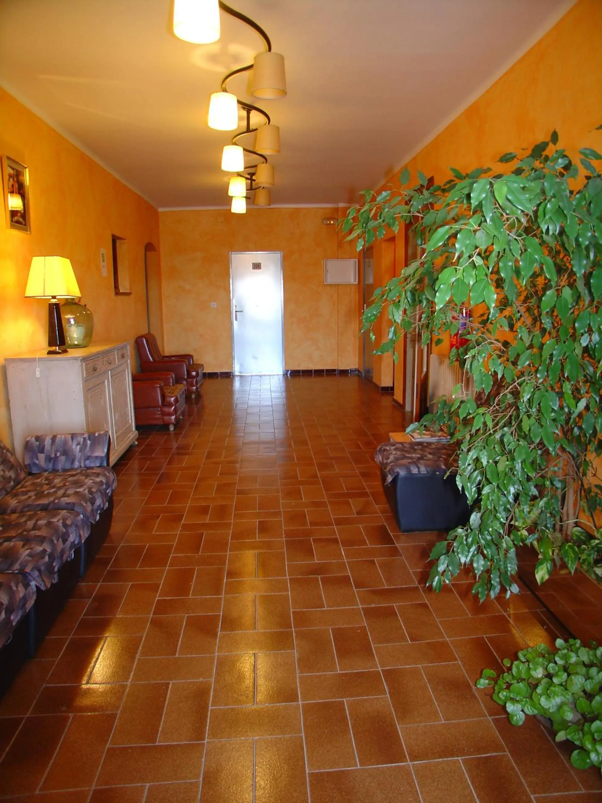 Hostal Adarnius