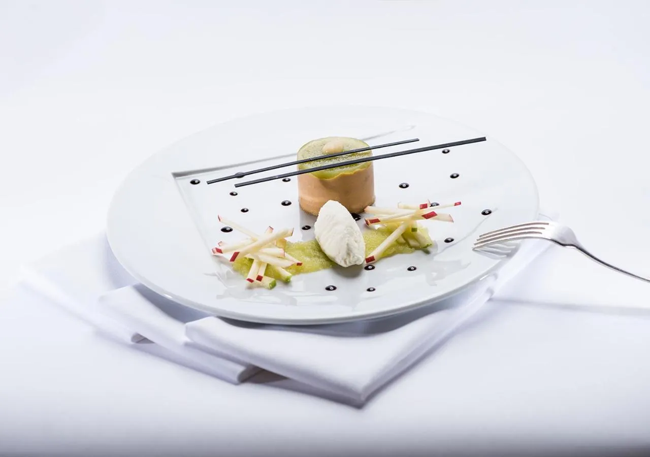 Food in Grand Hôtel Les Endroits