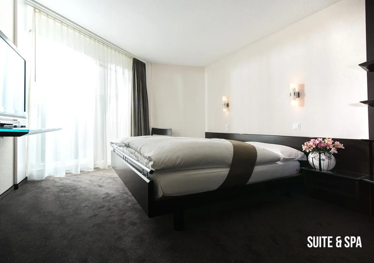 Bedroom, Bed in Grand Hôtel Les Endroits