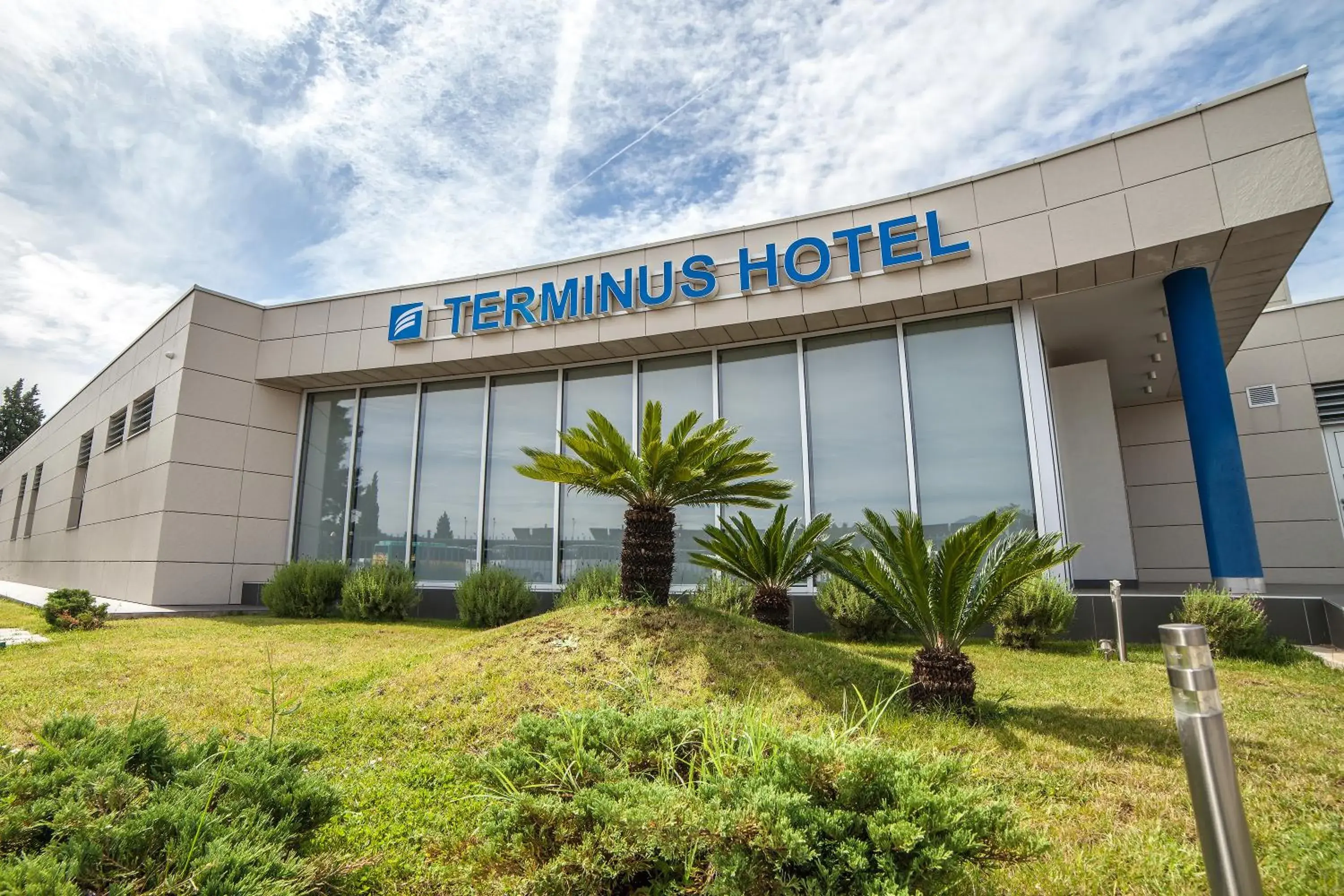 Facade/entrance in Hotel Terminus Facade/entrance in Hotel Terminus