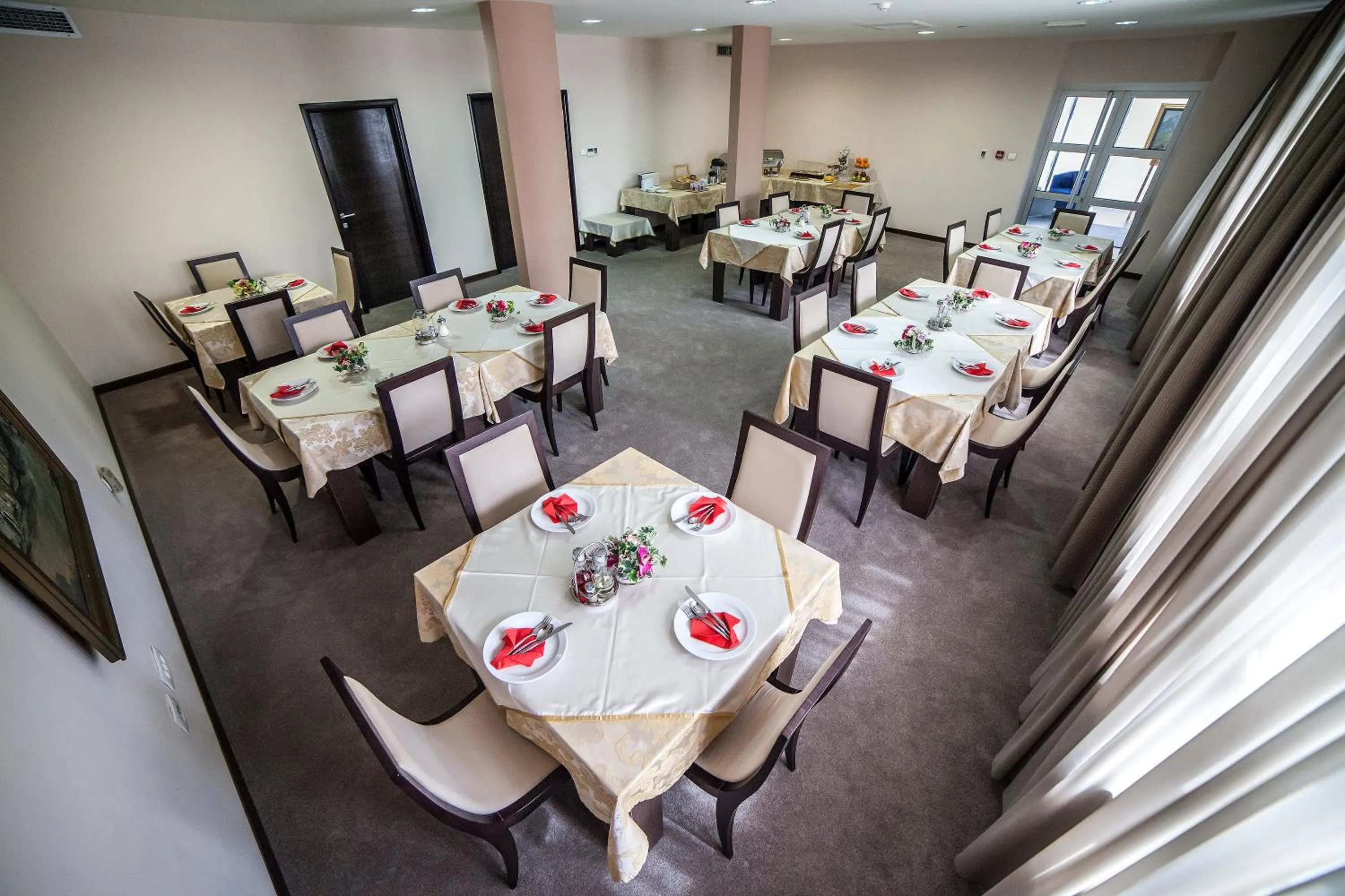 Restaurant/places to eat in Hotel Terminus