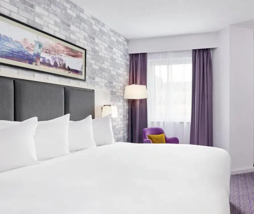 Standard King Room in Leonardo Hotel Swindon Standard King Room in Leonardo Hotel Swindon