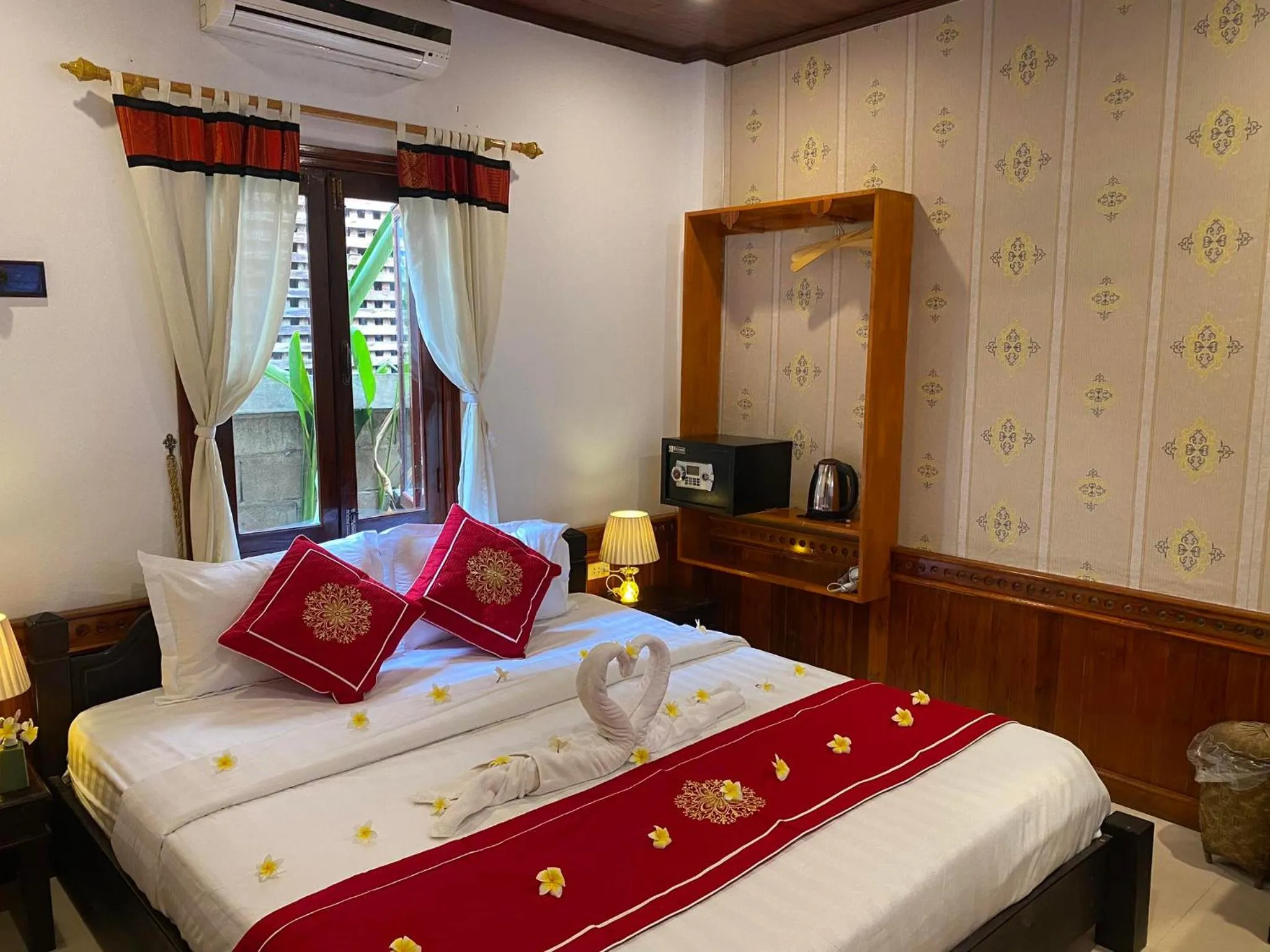 Living room, Bed in Golden Lotus Place