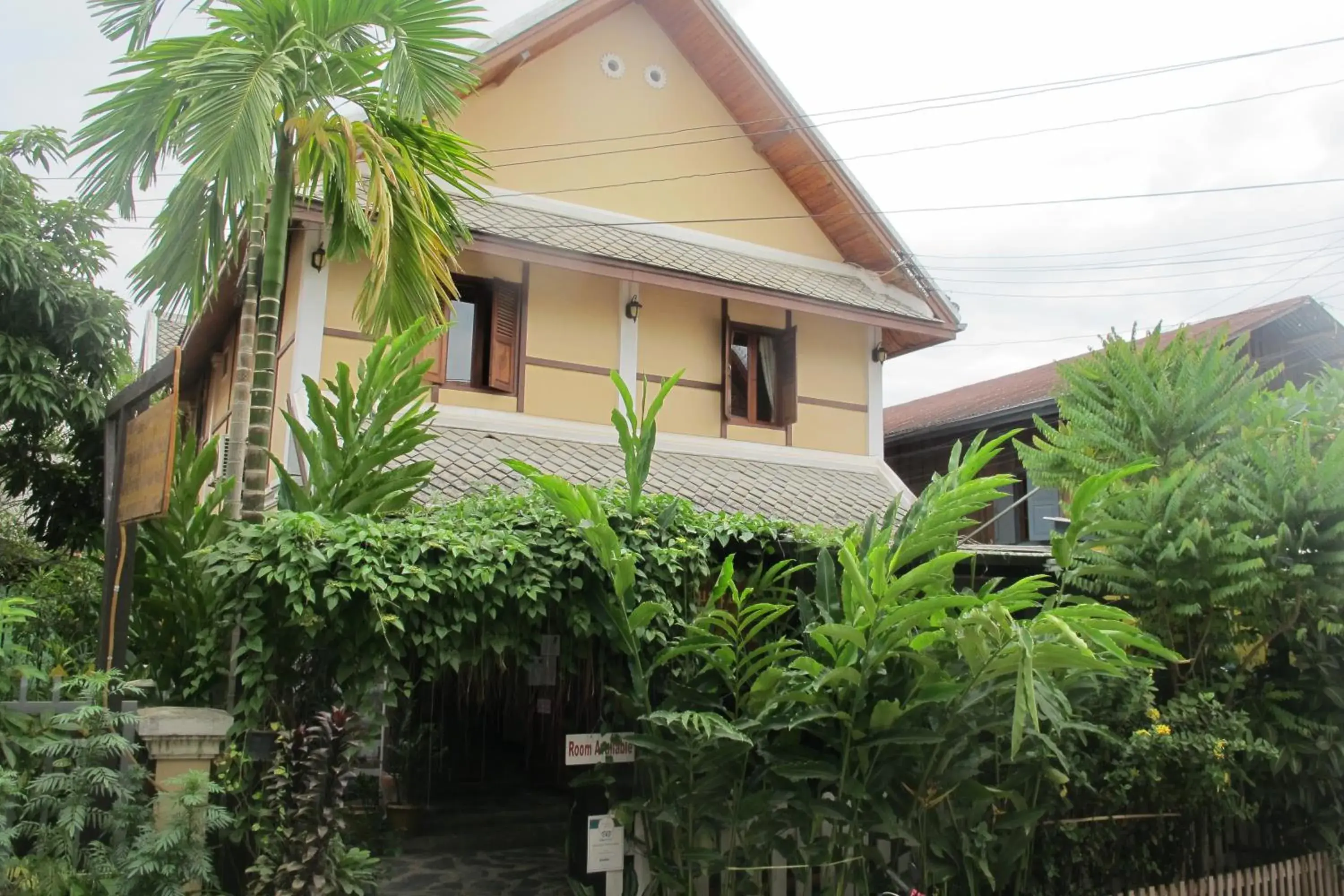 Facade/entrance in Golden Lotus Place Facade/entrance in Golden Lotus Place