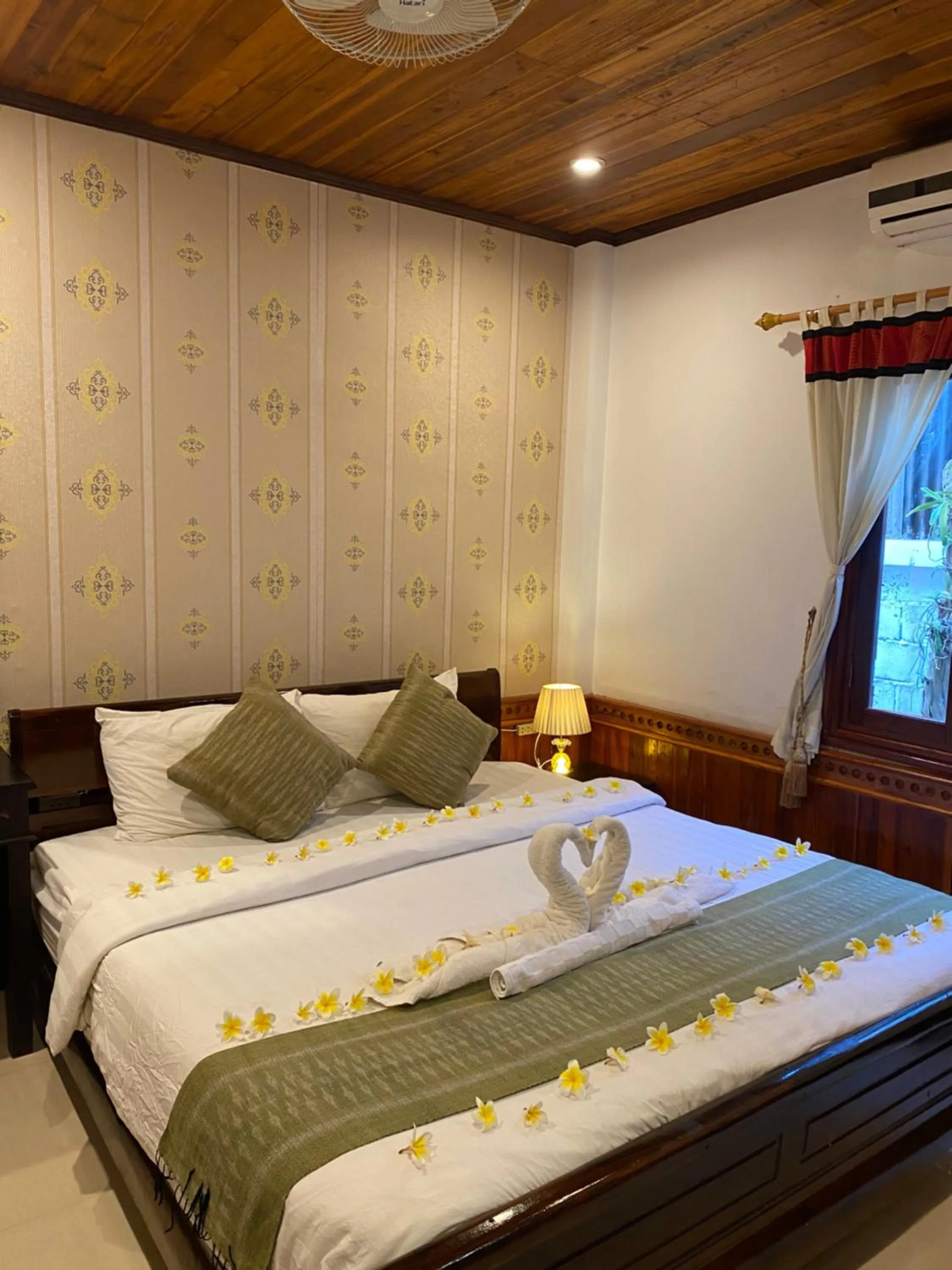 Photo of the whole room, Bed in Golden Lotus Place