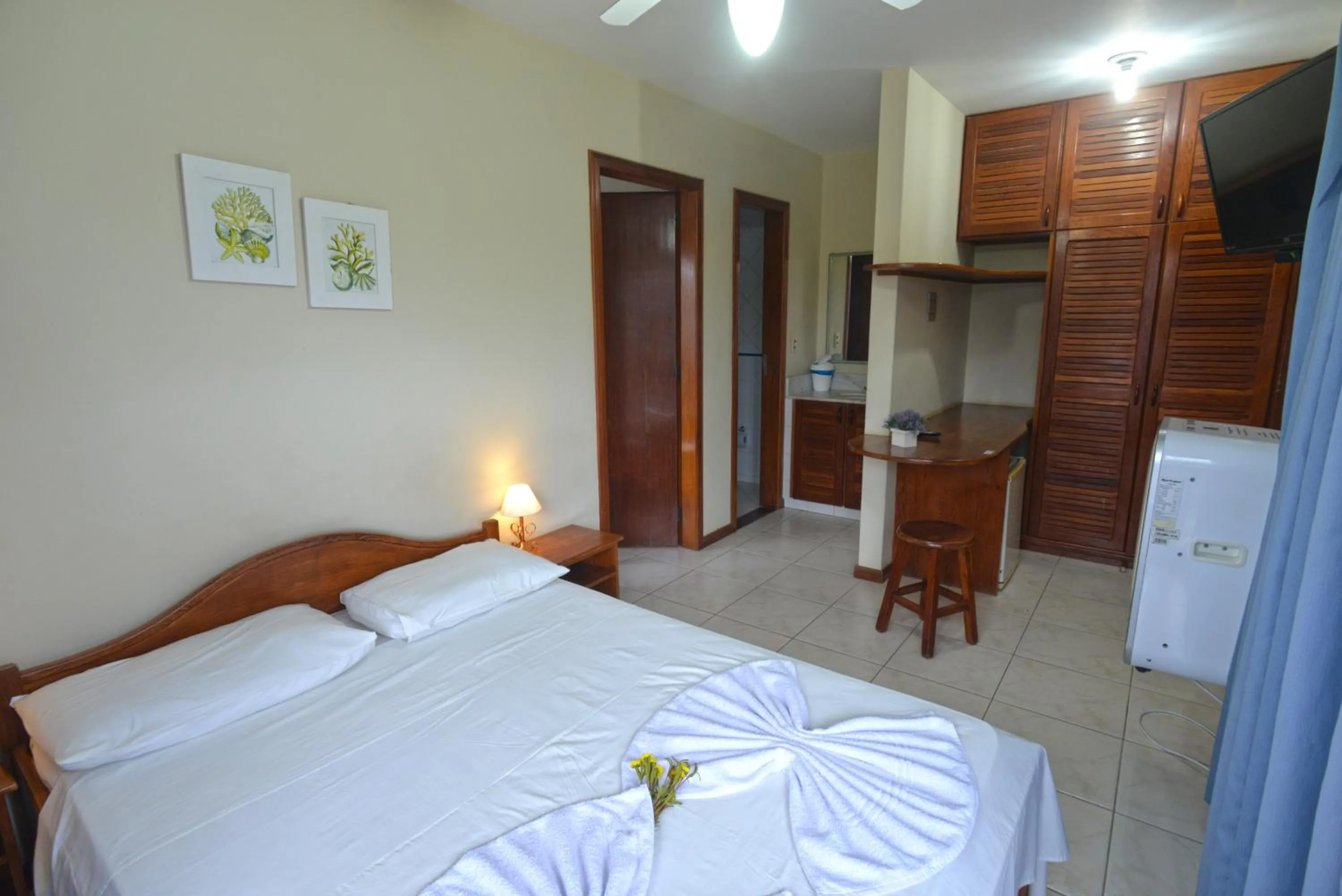 Bed in Oceano Pousada - Buffet de café da manhã e serviço de quarto diário