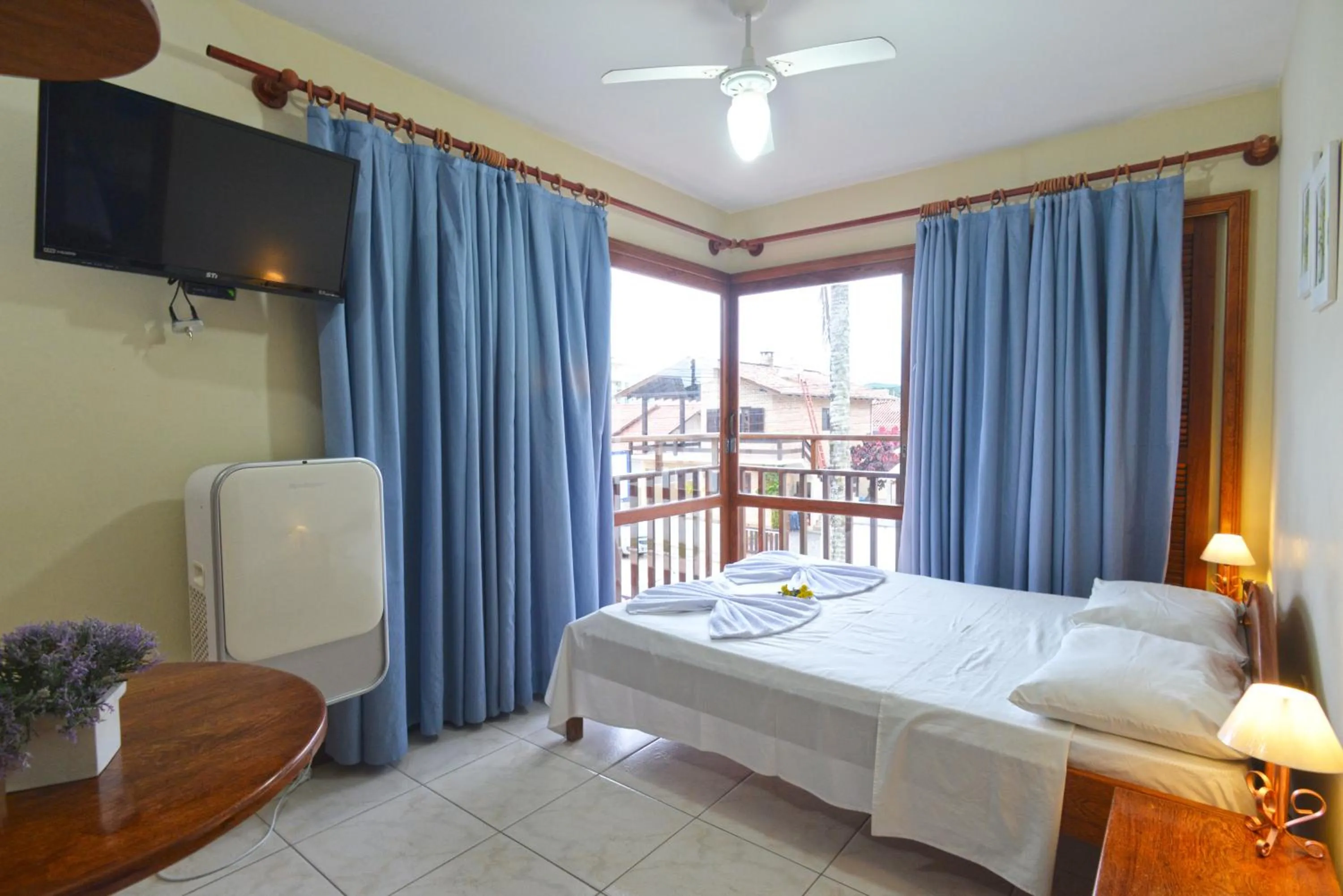 Bed in Oceano Pousada - Buffet de café da manhã e serviço de quarto diário