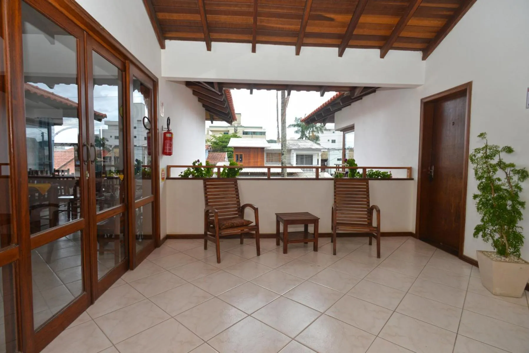 Balcony/Terrace in Oceano Pousada - Buffet de café da manhã e serviço de quarto diário