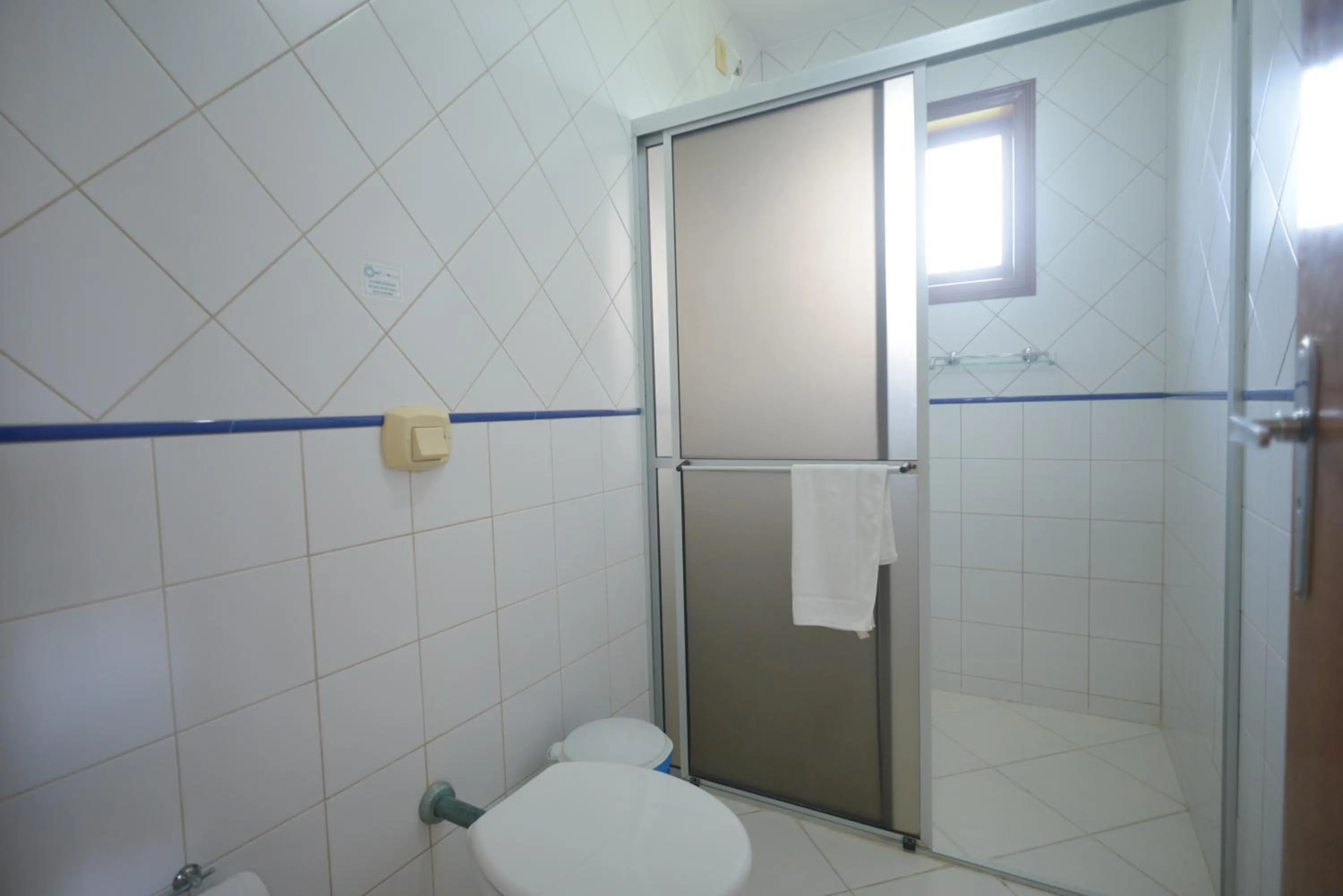 Bathroom in Oceano Pousada - Buffet de café da manhã e serviço de quarto diário