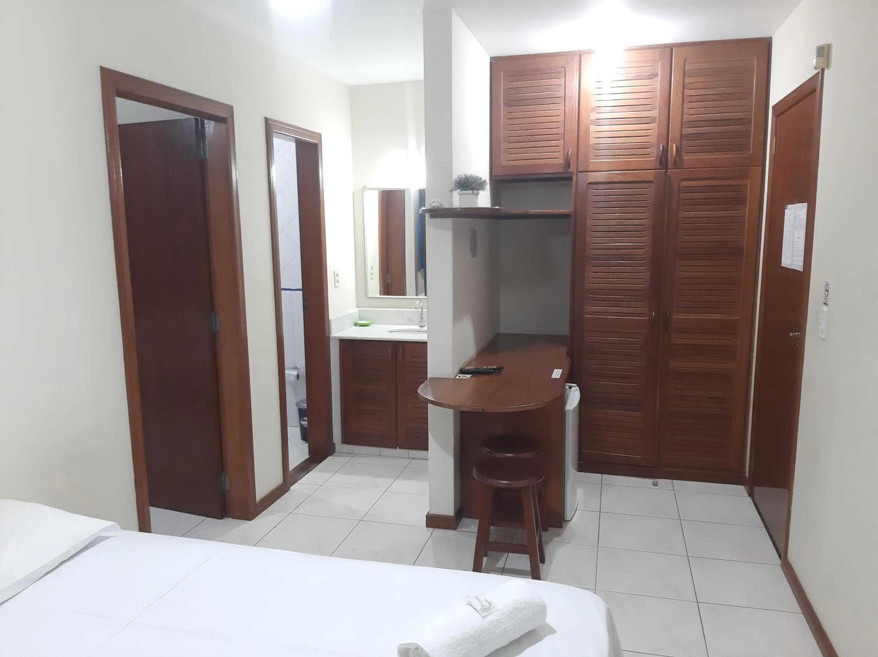 Bathroom, Bed in Oceano Pousada - Buffet de café da manhã e serviço de quarto diário