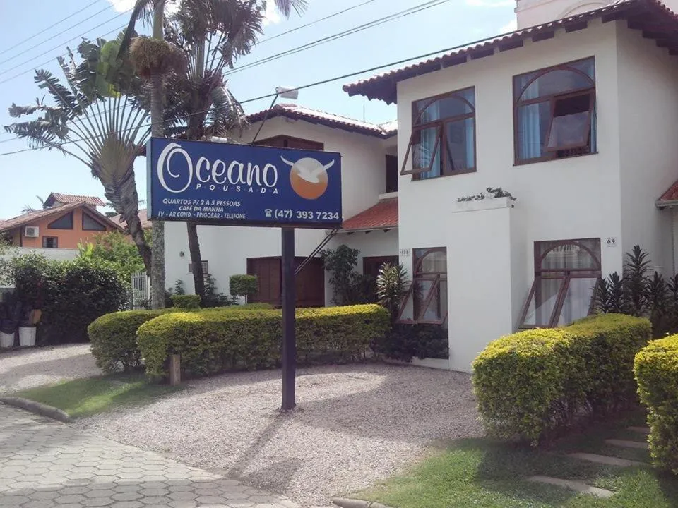 Property building in Oceano Pousada - Buffet de café da manhã e serviço de quarto diário