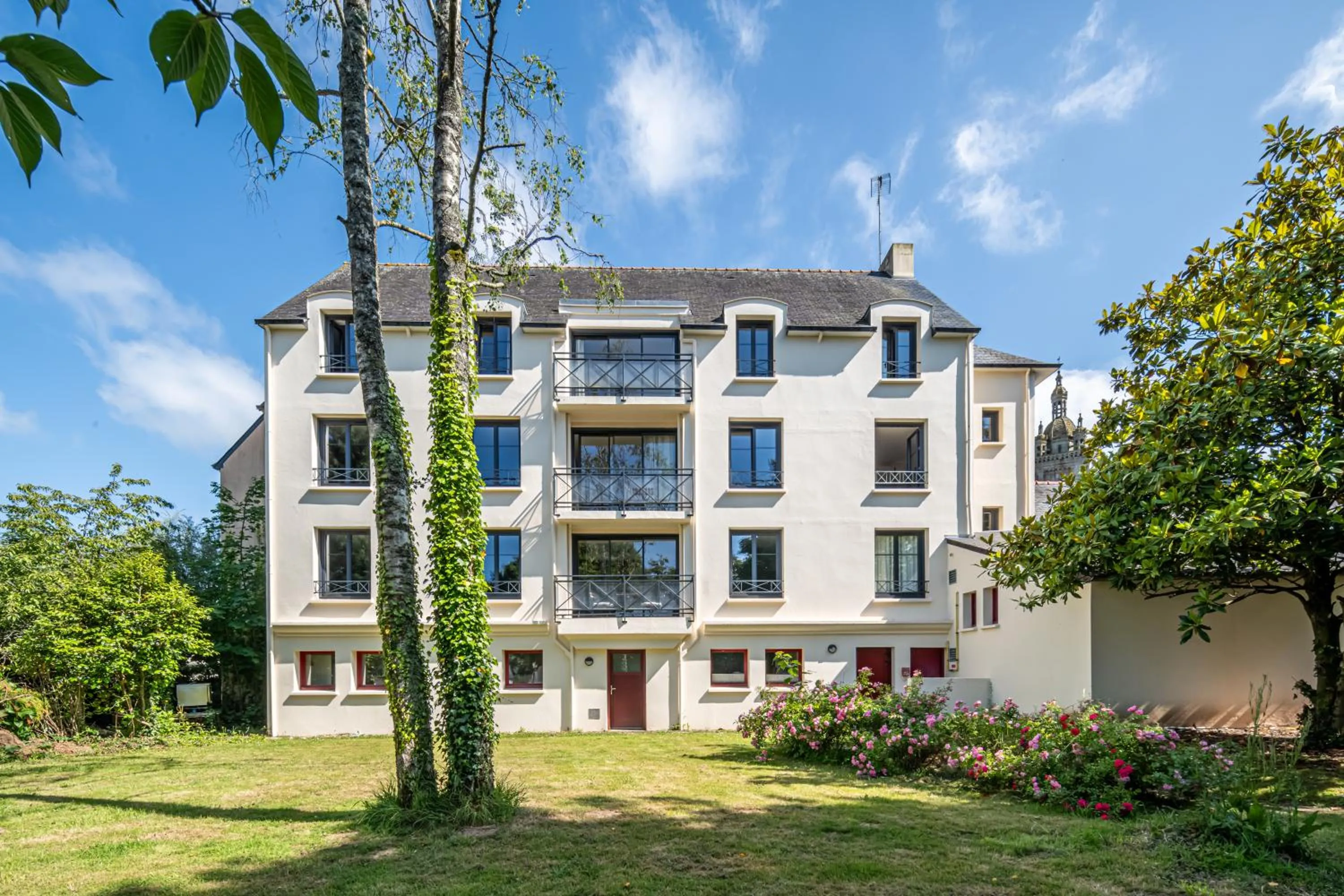 Garden in Logis Auberge Saint Thégonnec & son Restaurant