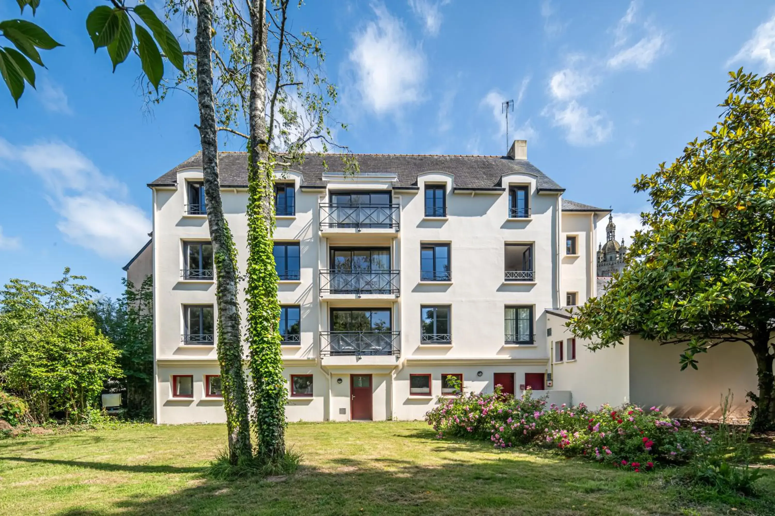 Garden in Logis Auberge Saint Thégonnec & son Restaurant Garden in Logis Auberge Saint Thégonnec & son Restaurant