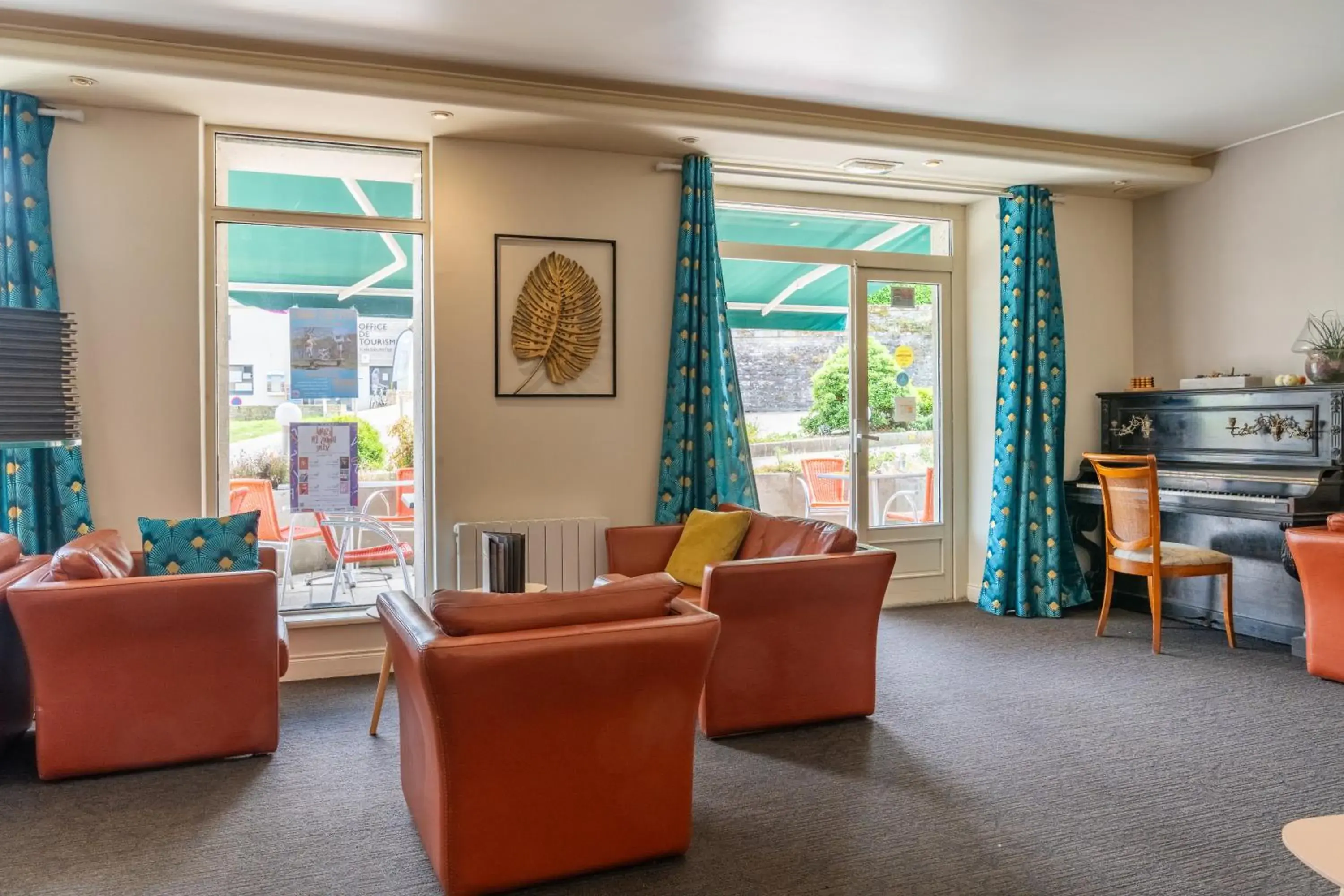 Living room in Logis Auberge Saint Thégonnec & son Restaurant Living room in Logis Auberge Saint Thégonnec & son Restaurant